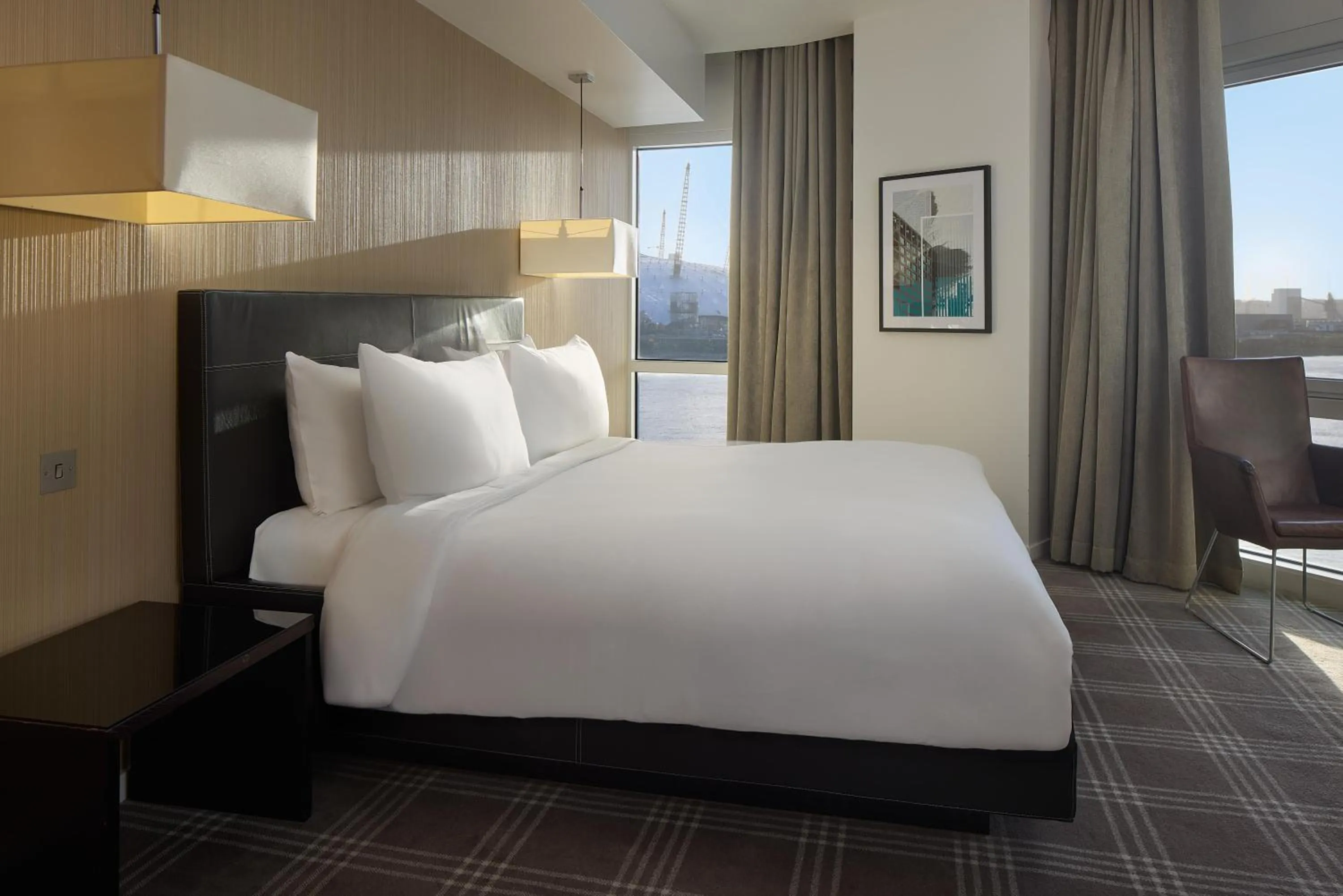 Bedroom, Bed in Radisson Blu Hotel, London Canary Wharf East