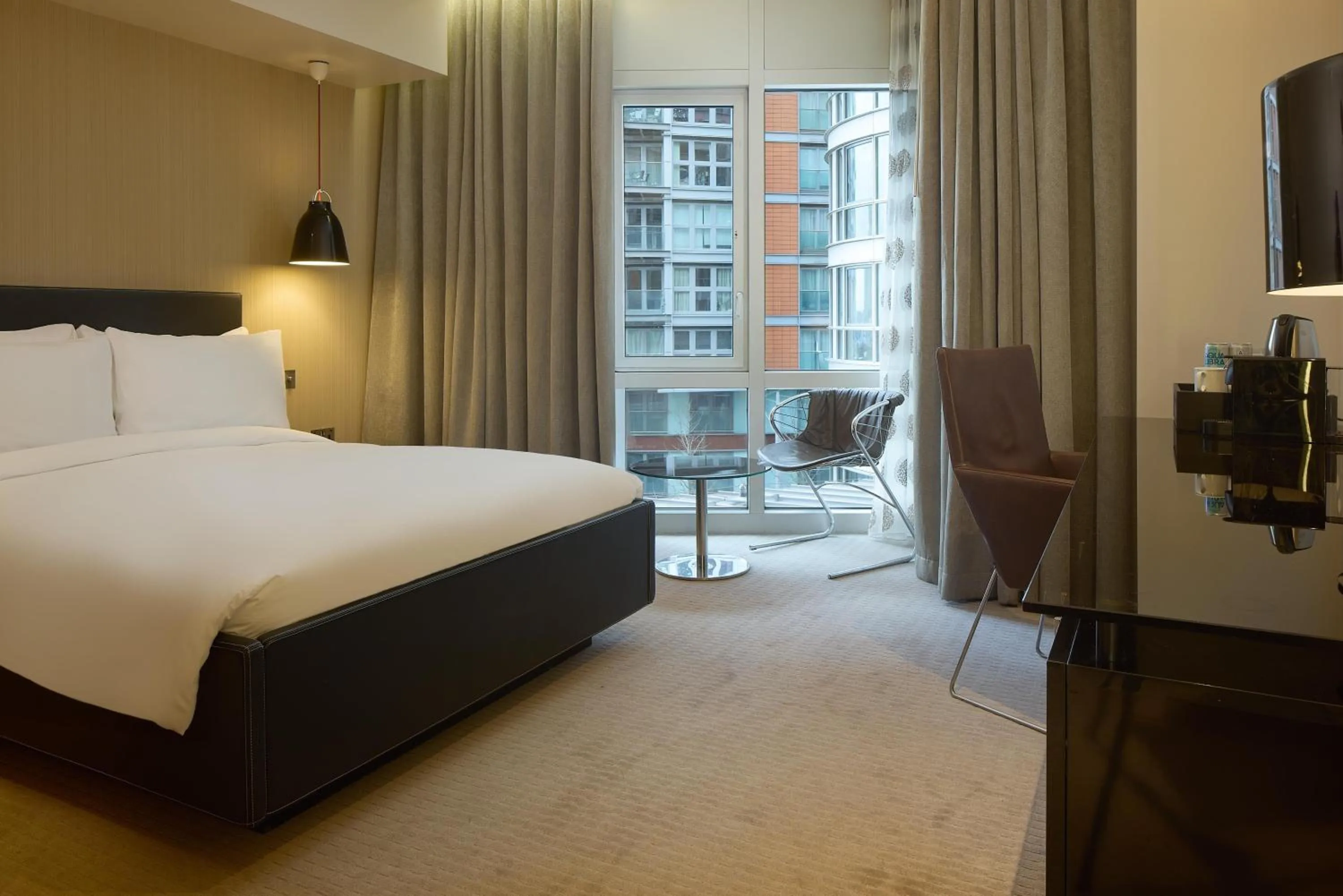 Bedroom, Bed in Radisson Blu Hotel, London Canary Wharf East