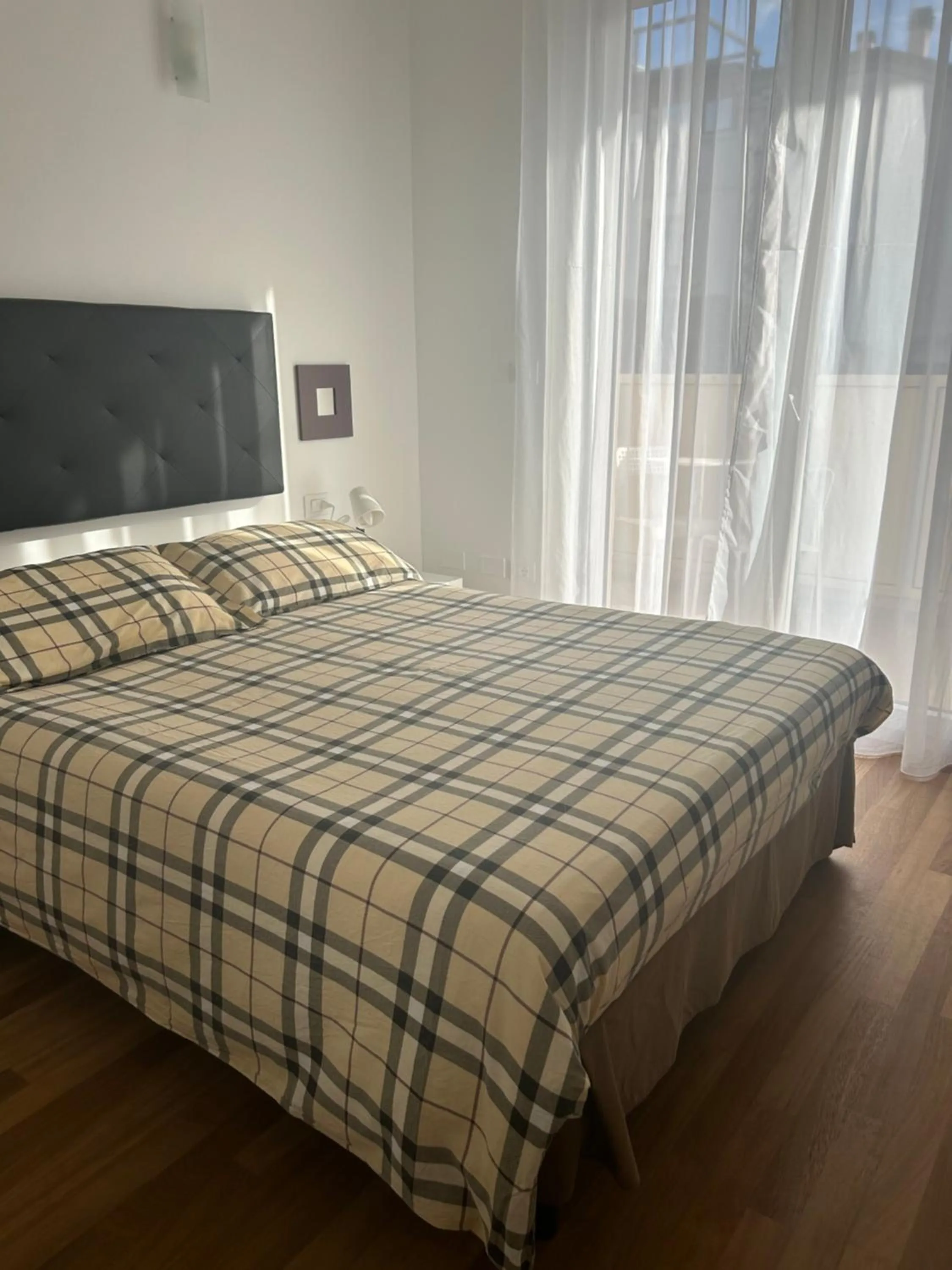 Photo of the whole room, Bed in New York B&B