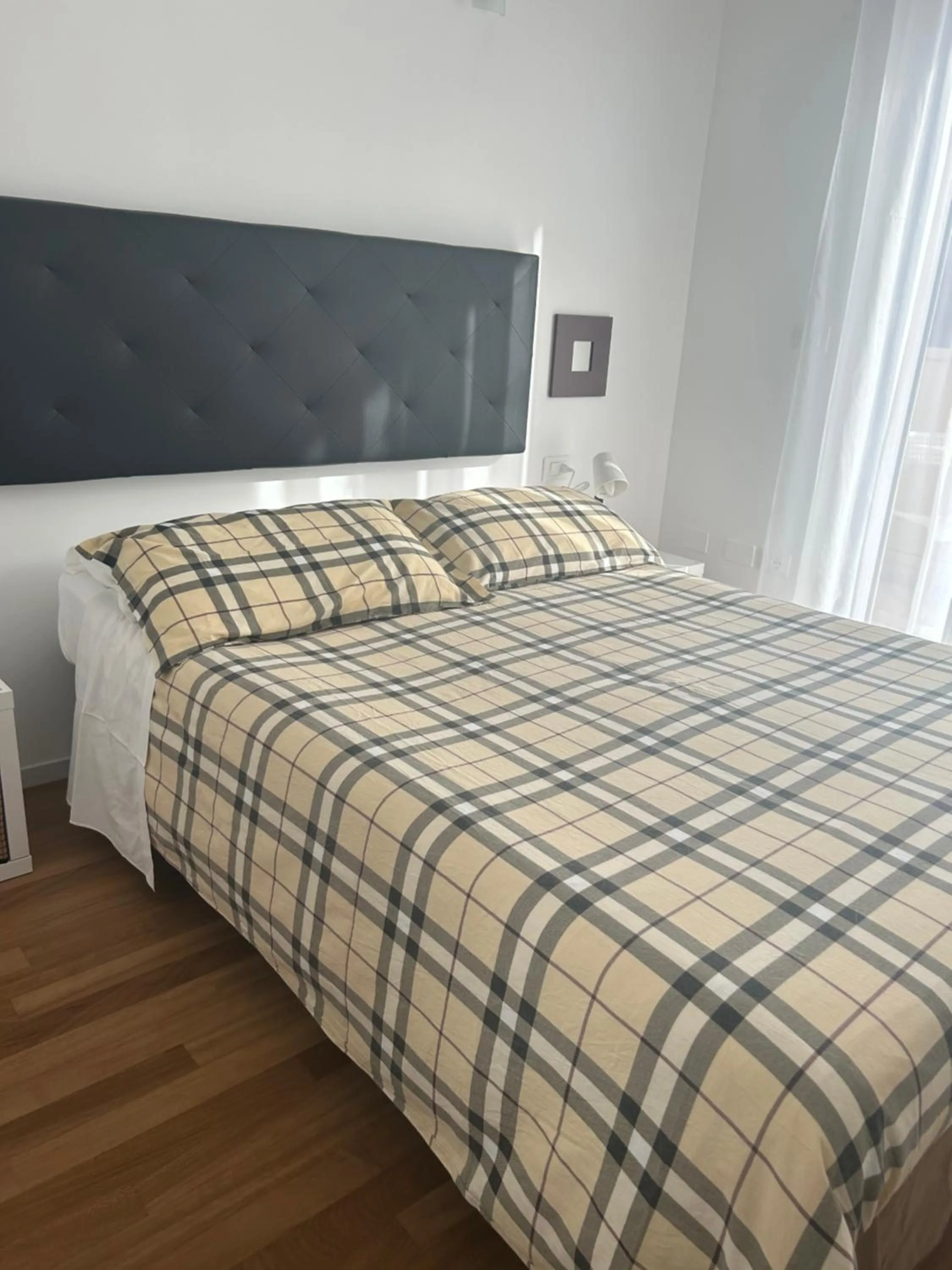 Photo of the whole room, Bed in New York B&B