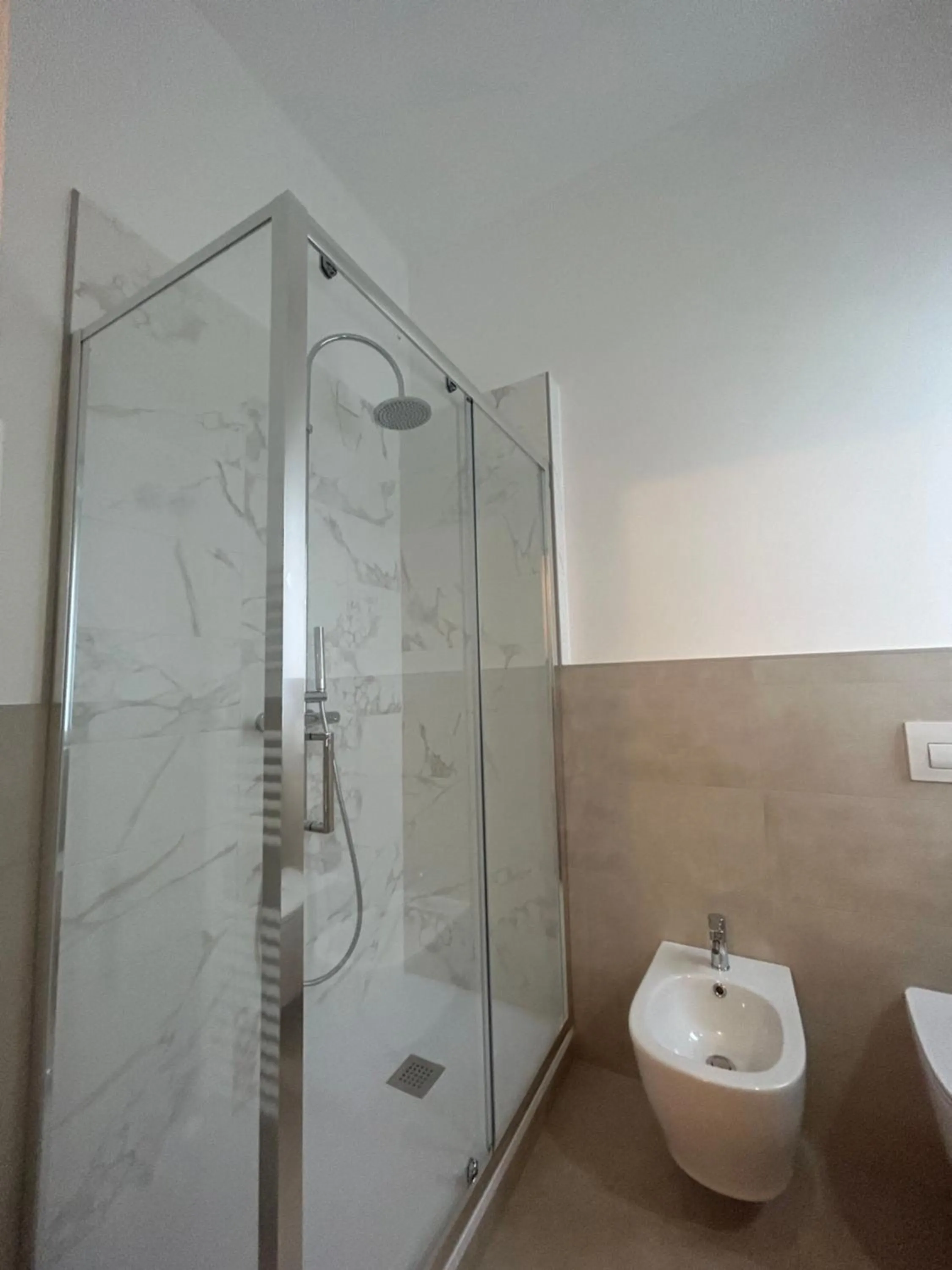 Shower in New York B&B