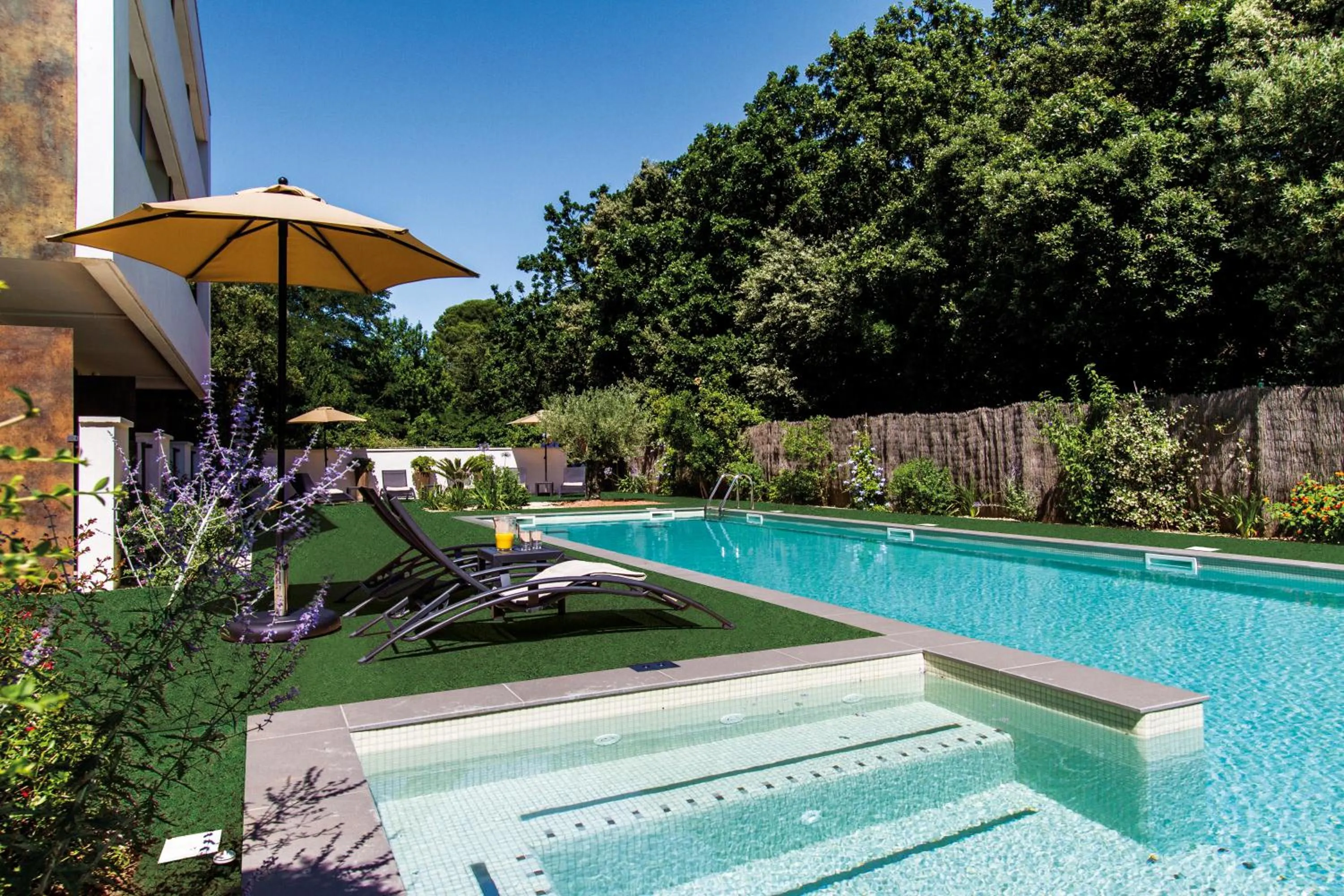 Swimming pool in Forme-hotel & Spa Montpellier Sud-Est - Parc Expositions - Arena