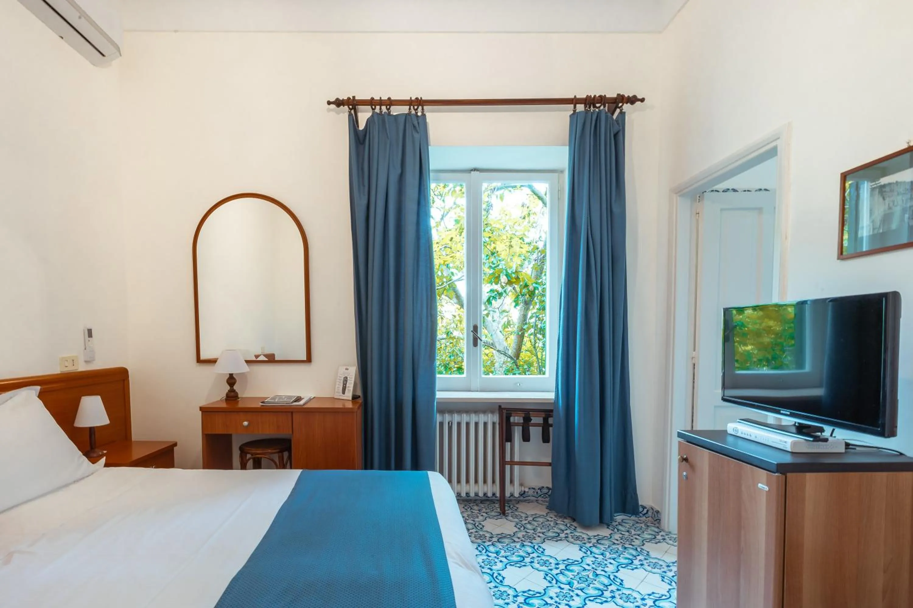 Bed in Hotel Villa Sarah