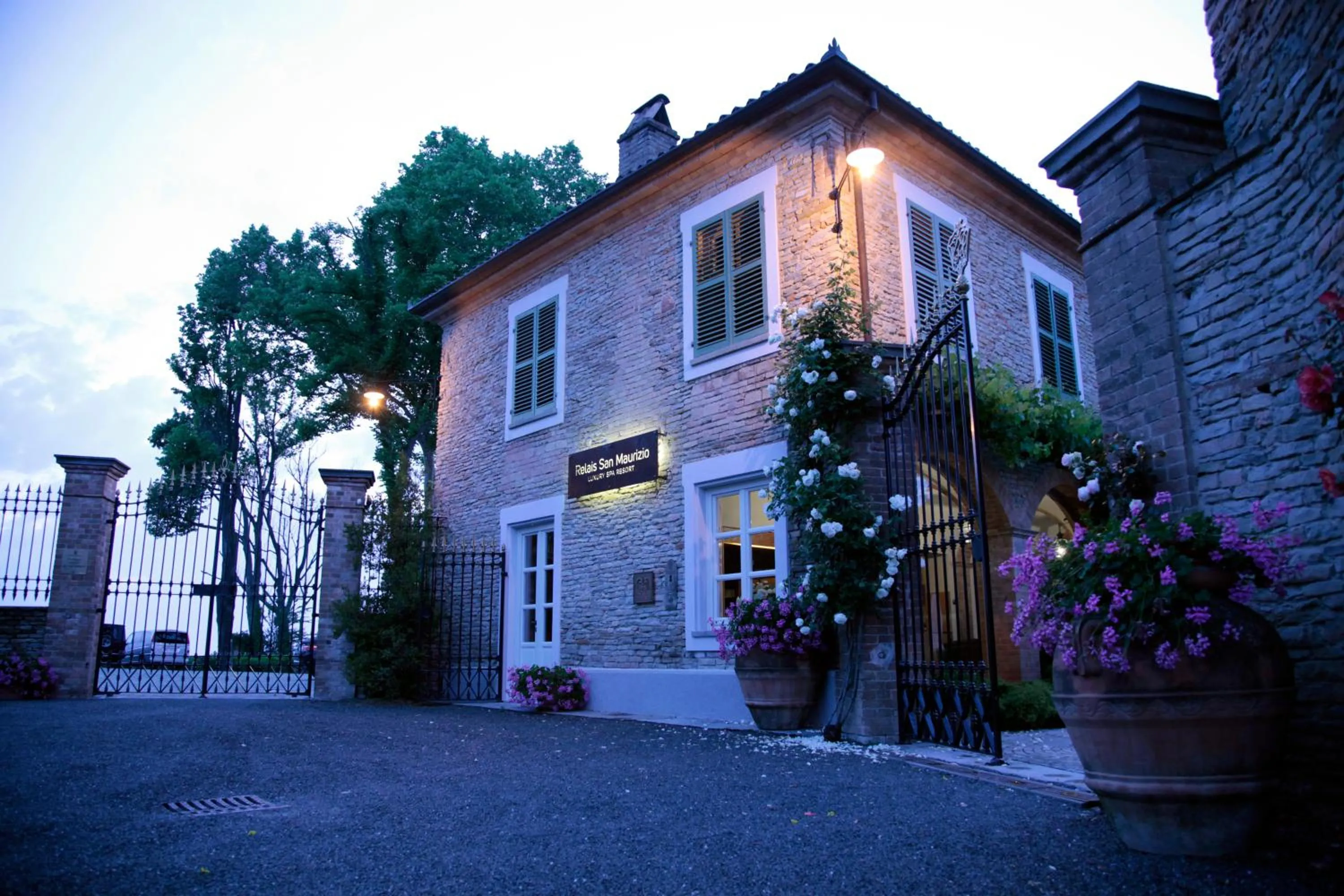 Facade/entrance in Relais San Maurizio