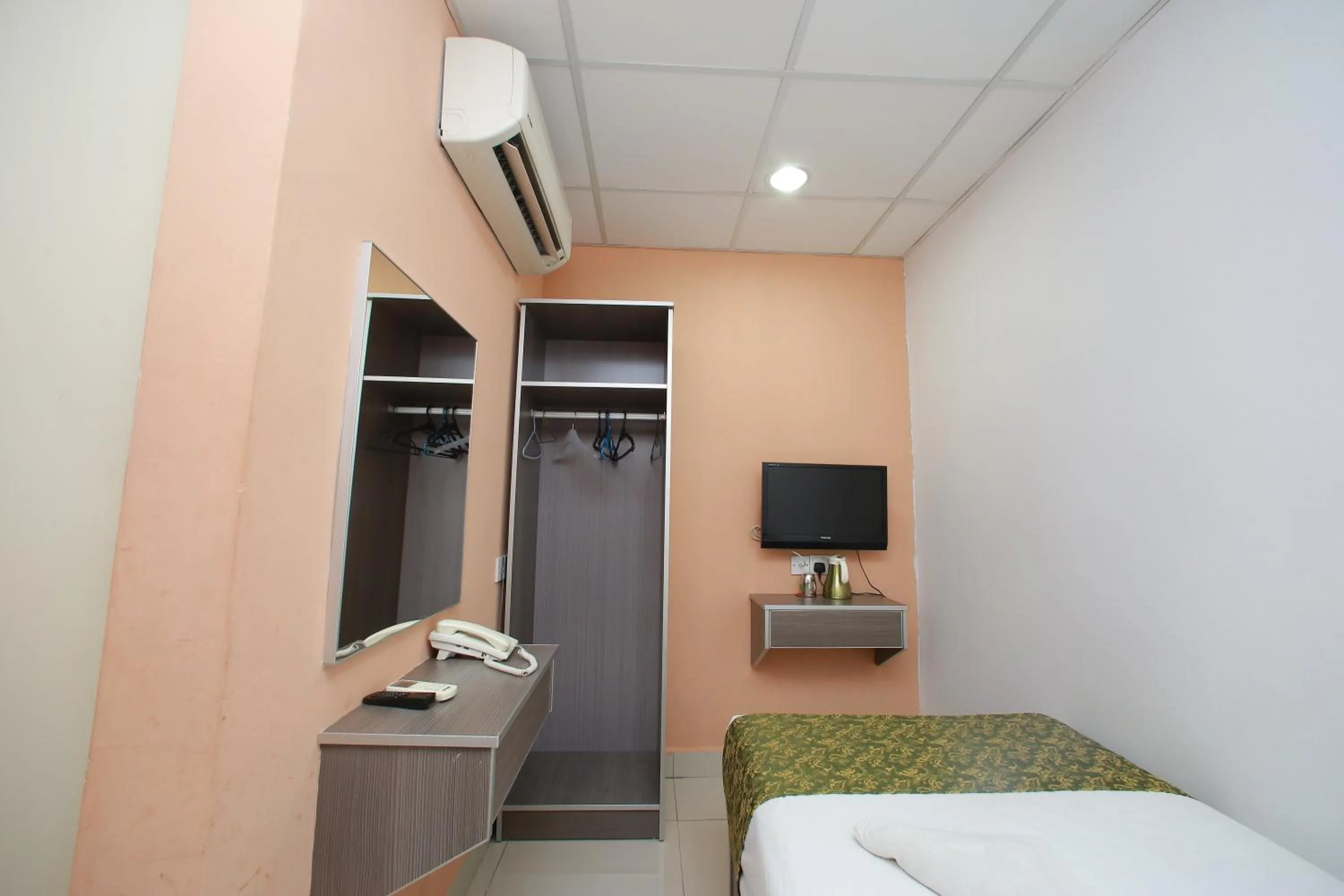 Bedroom, Bed in Lacomme Inn