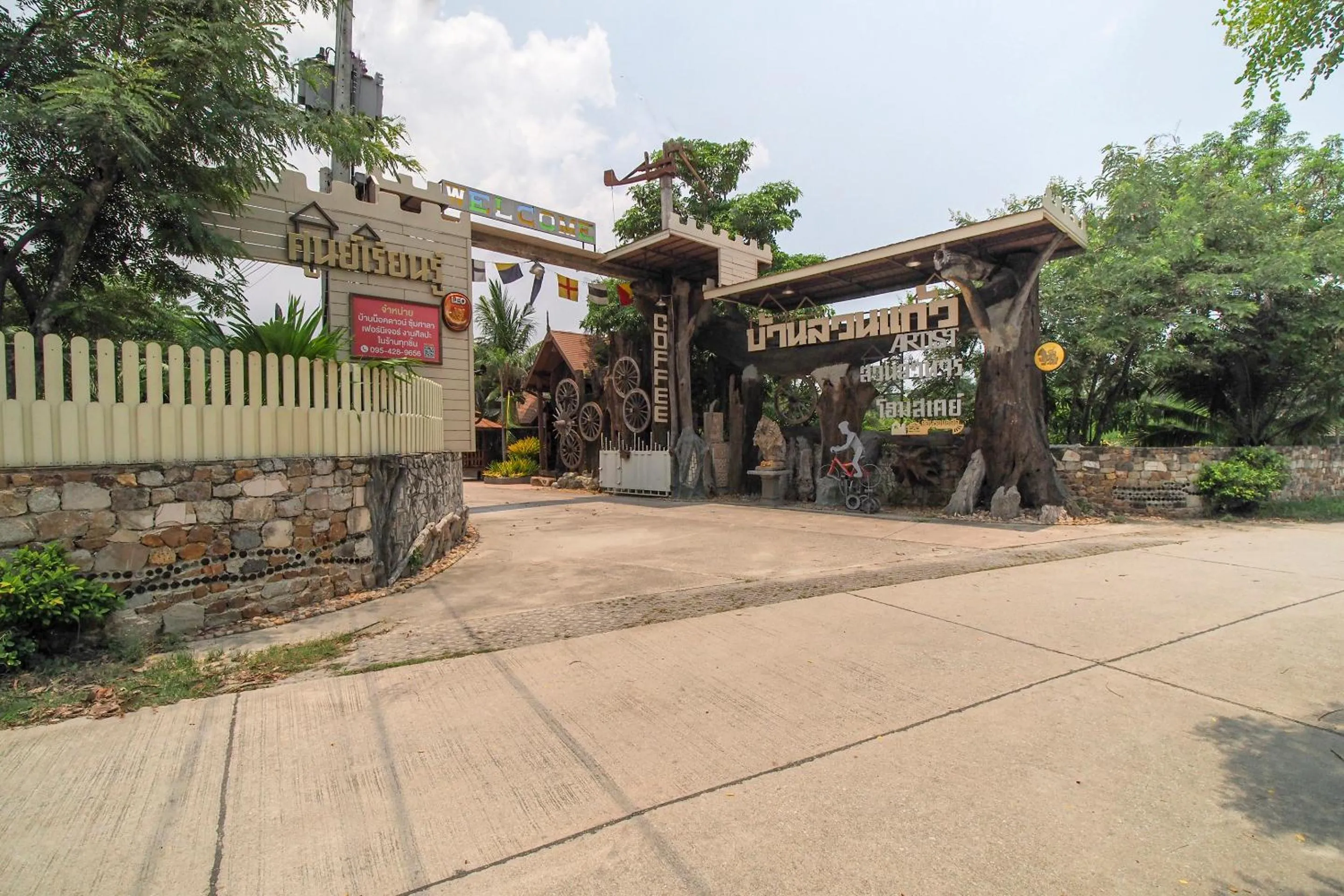 Facade/entrance in Suankaew Art Cottage