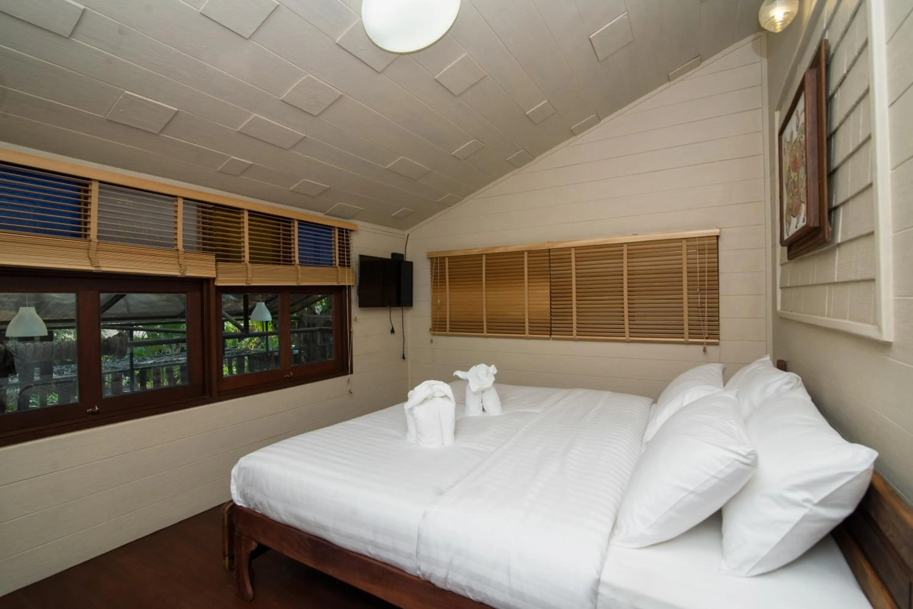 Bed in Suankaew Art Cottage