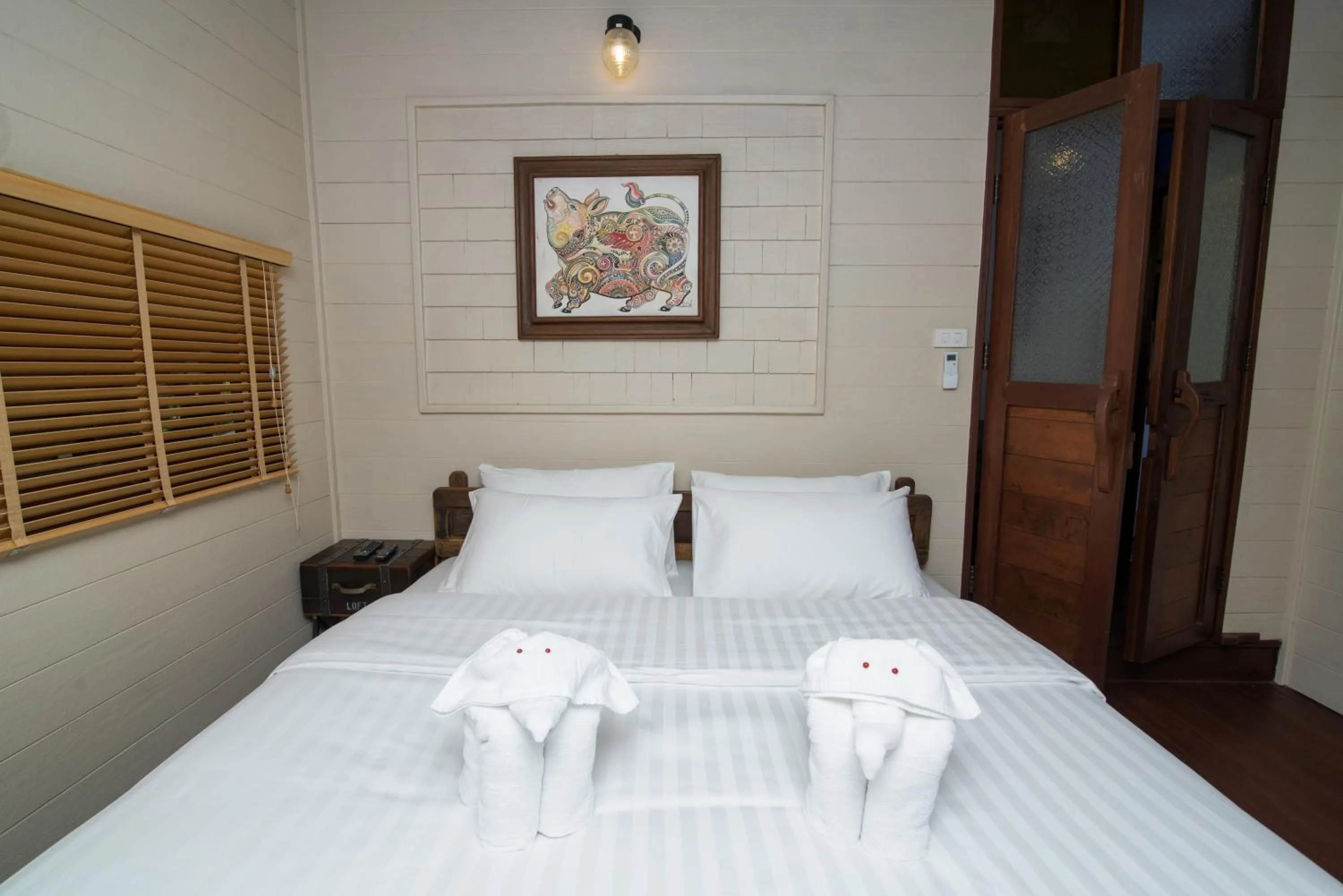 Bed in Suankaew Art Cottage