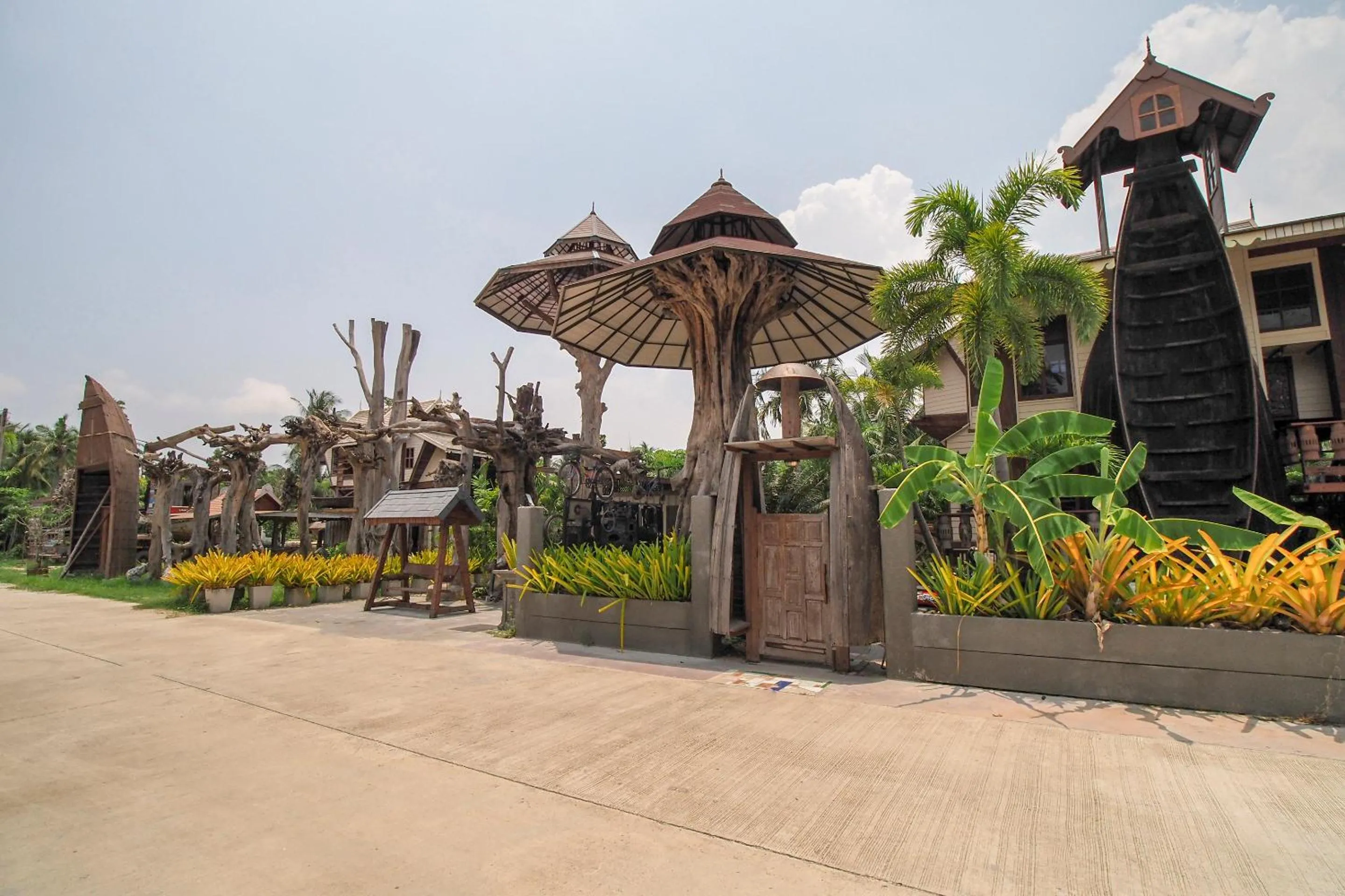 Facade/entrance in Suankaew Art Cottage