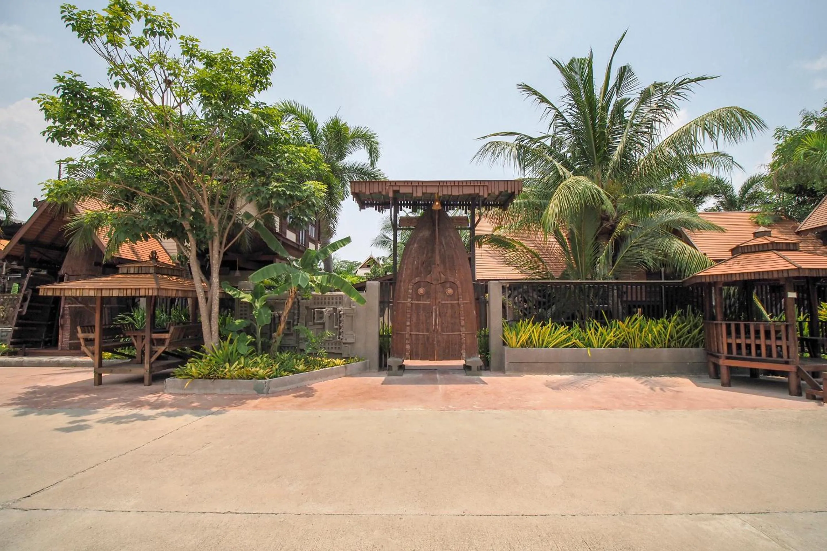 Facade/entrance in Suankaew Art Cottage