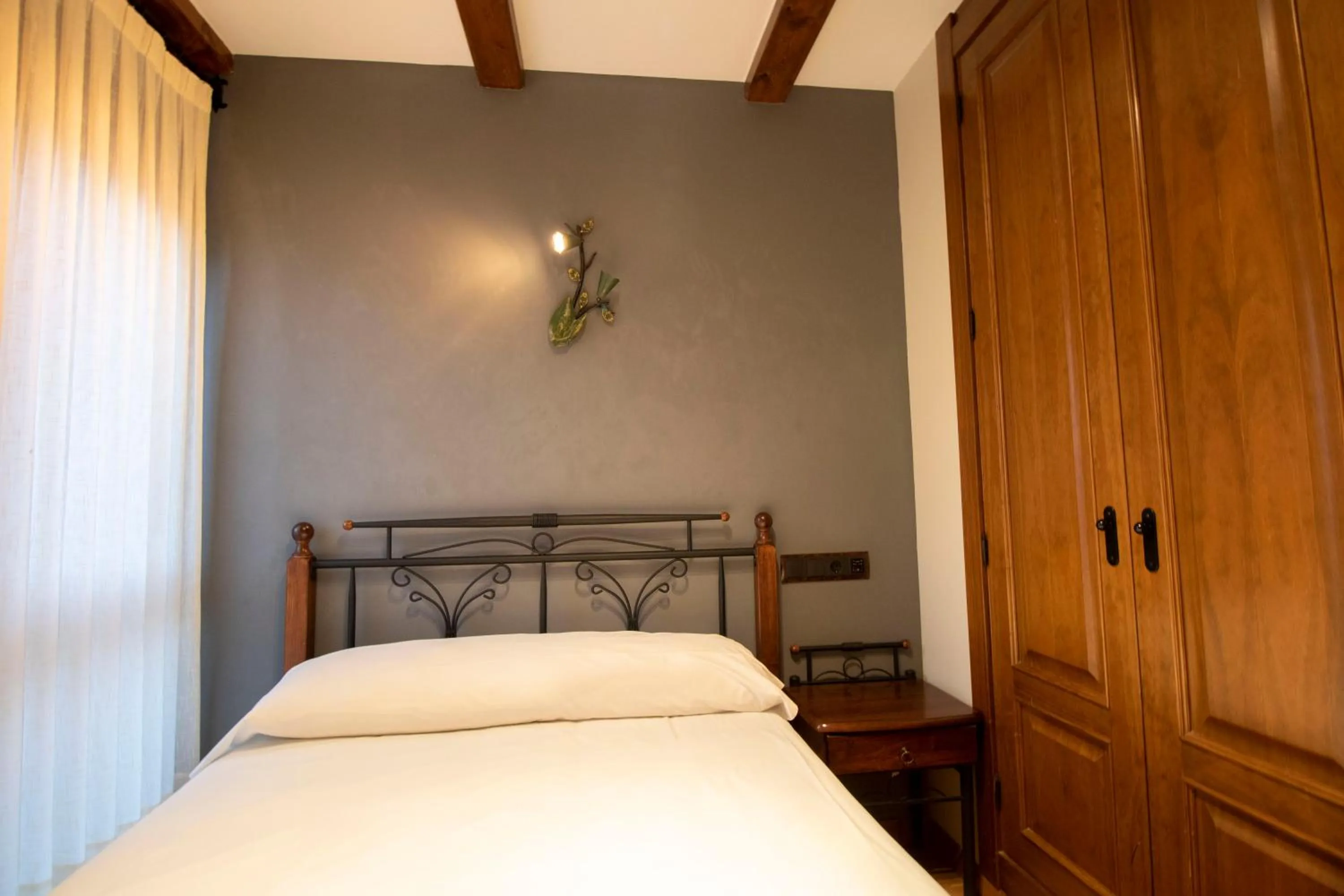 Bed in Alda Casco Antiguo