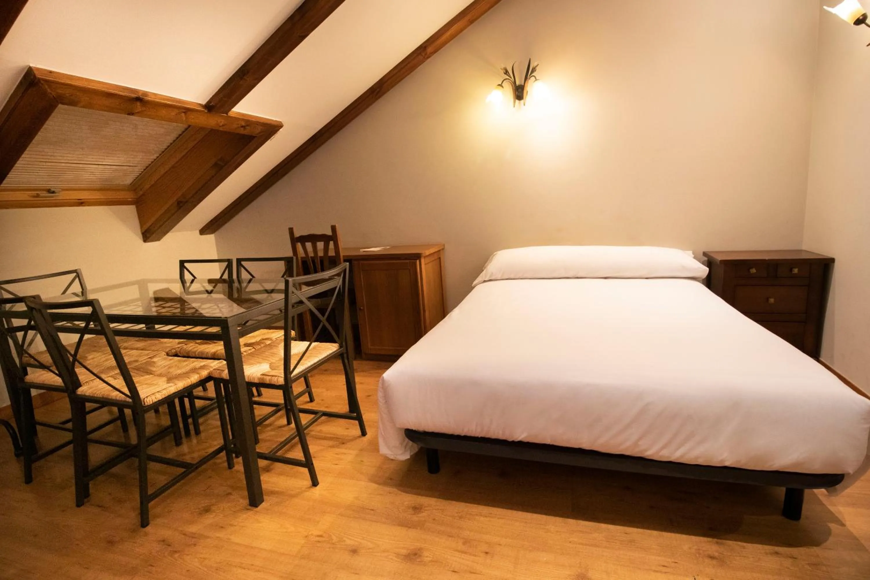 Bed in Alda Casco Antiguo