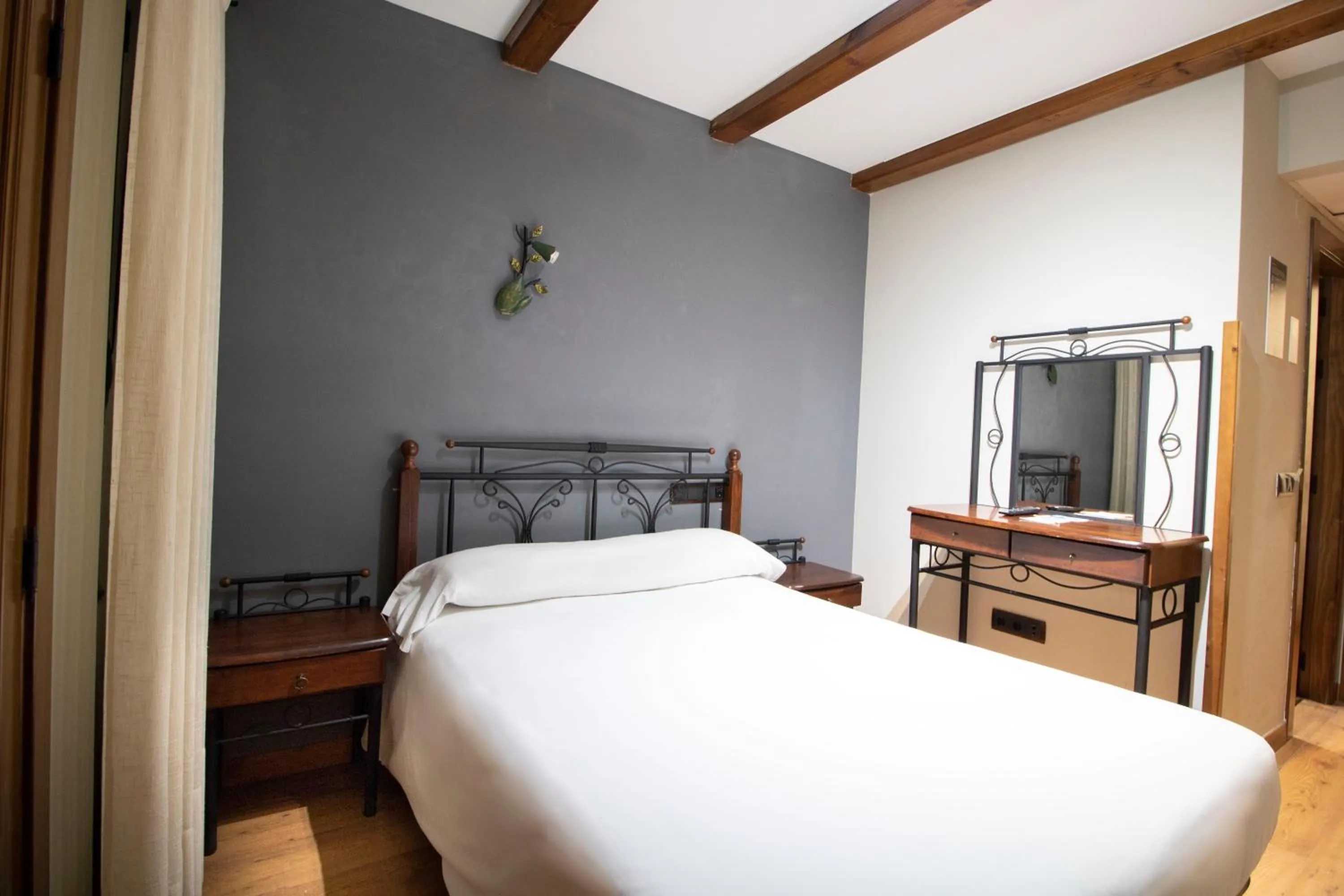 Bed in Alda Casco Antiguo