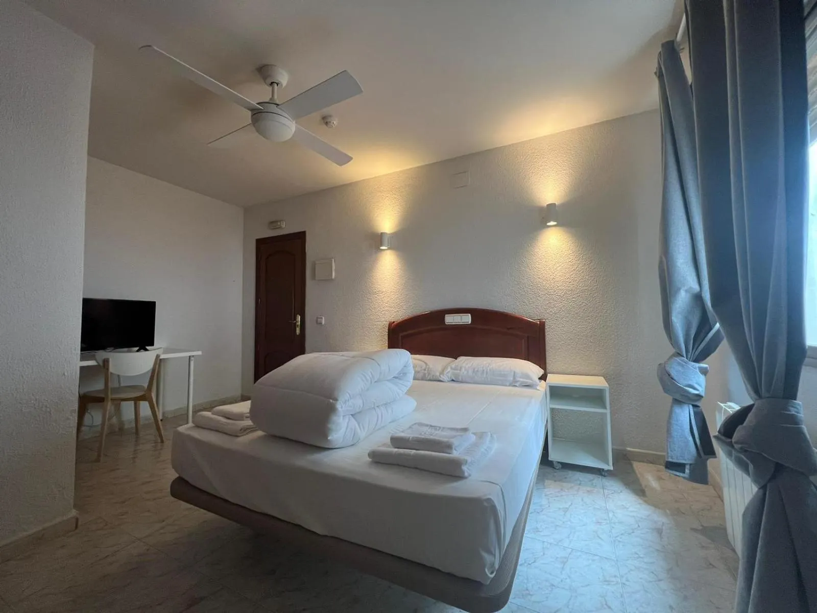 Bed in Hostal la Embajada