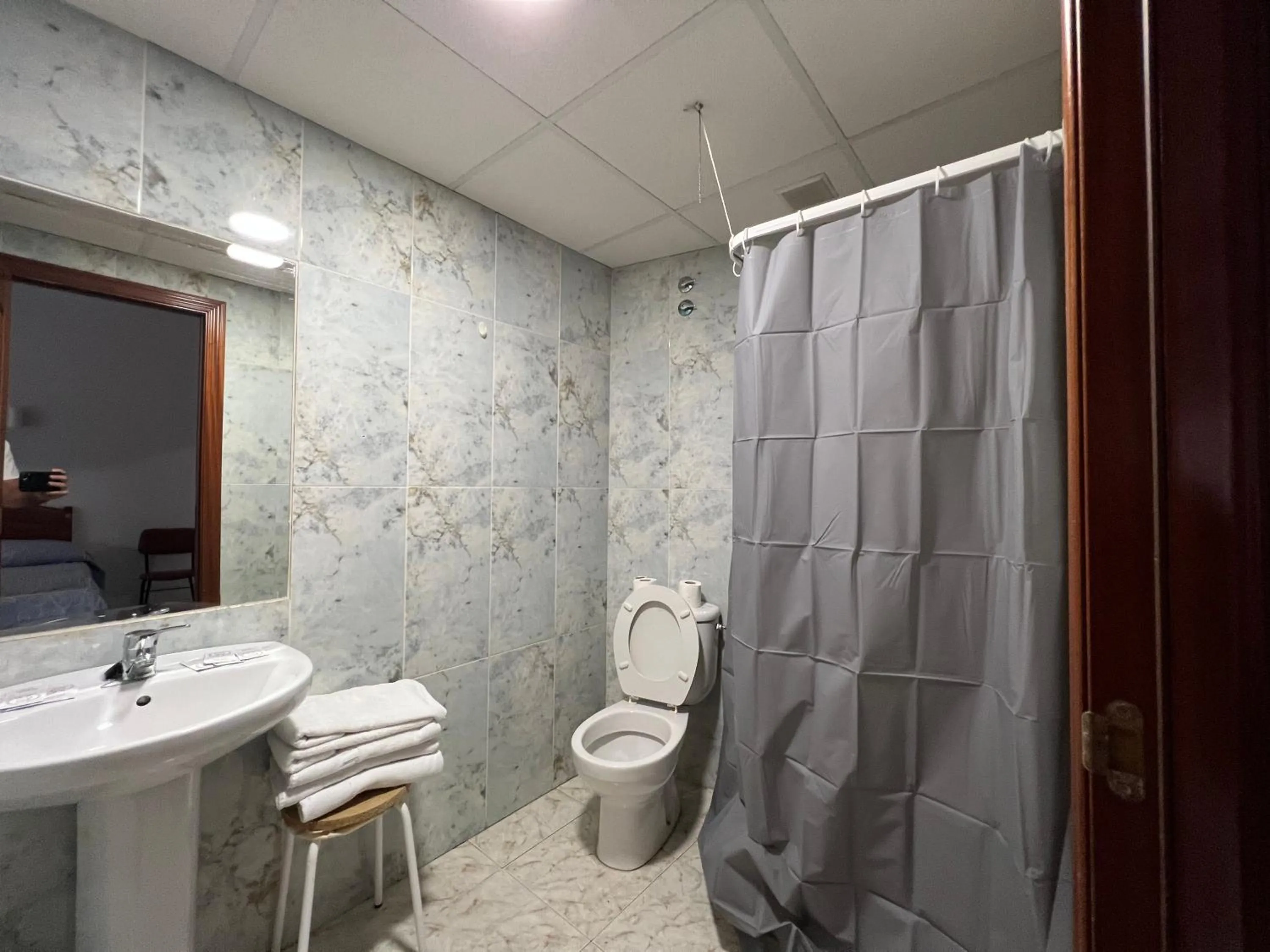 Shower in Hostal la Embajada