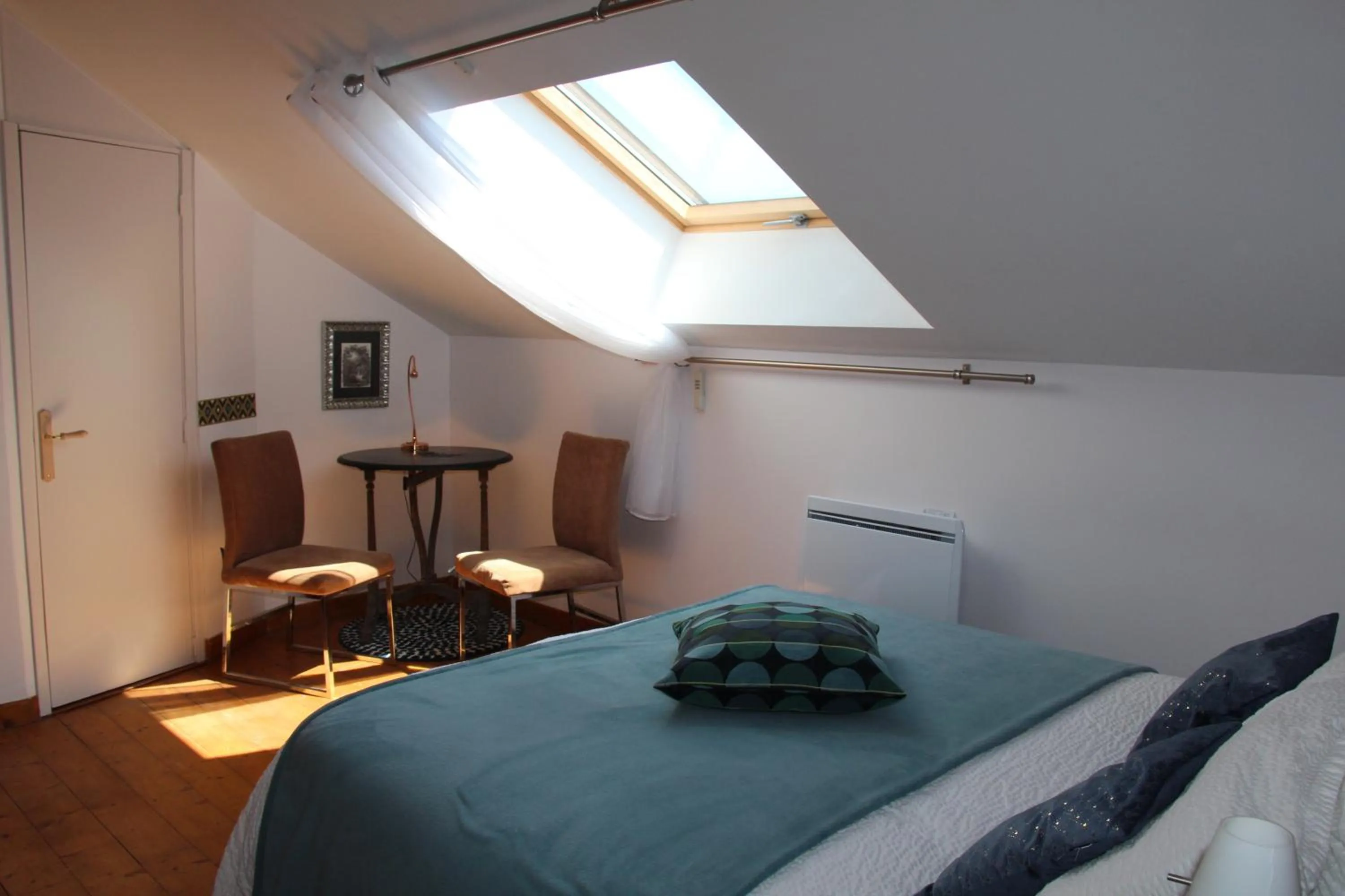 Photo of the whole room, Bed in Le Clos de la Challangette