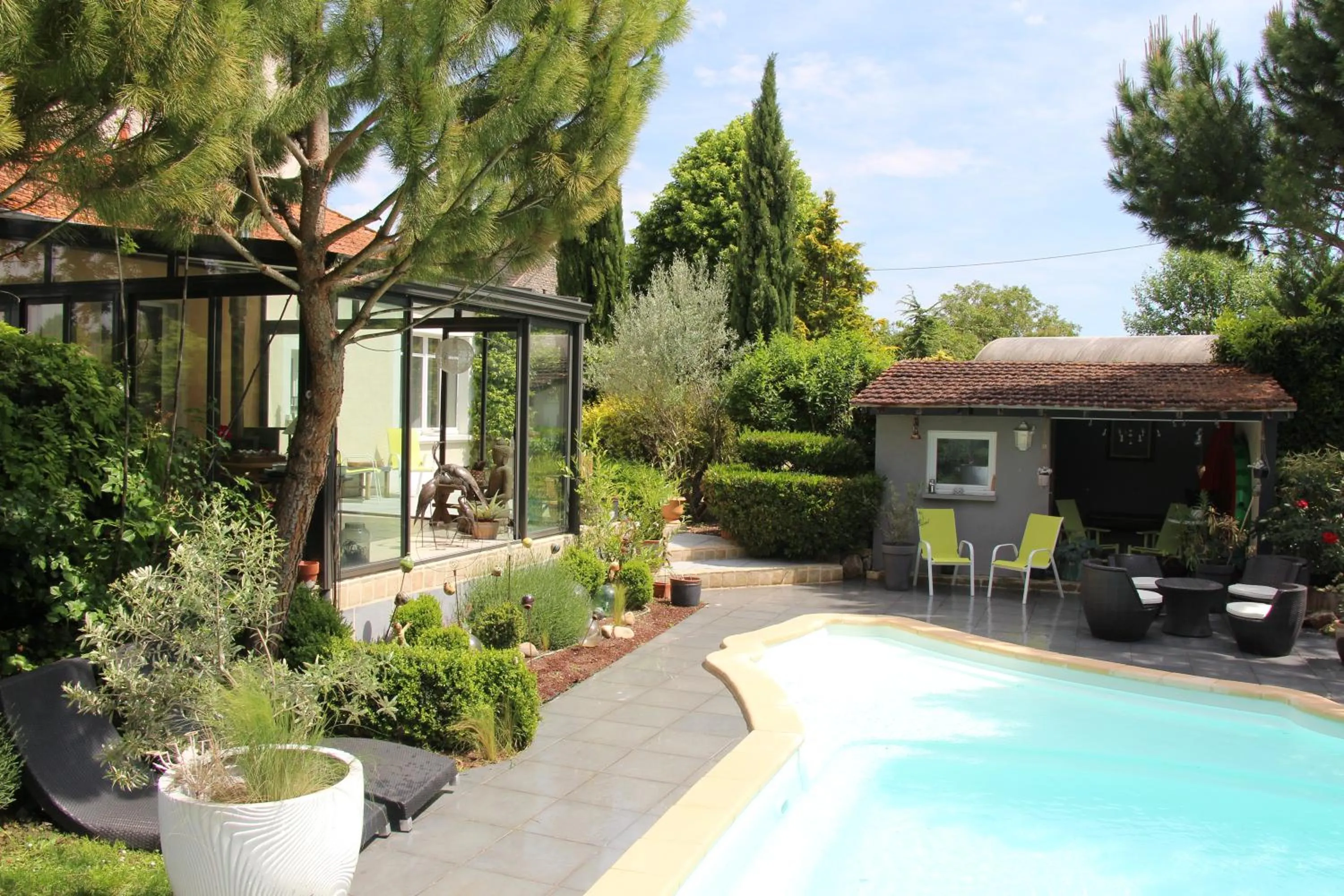 Pool view in Le Clos de la Challangette