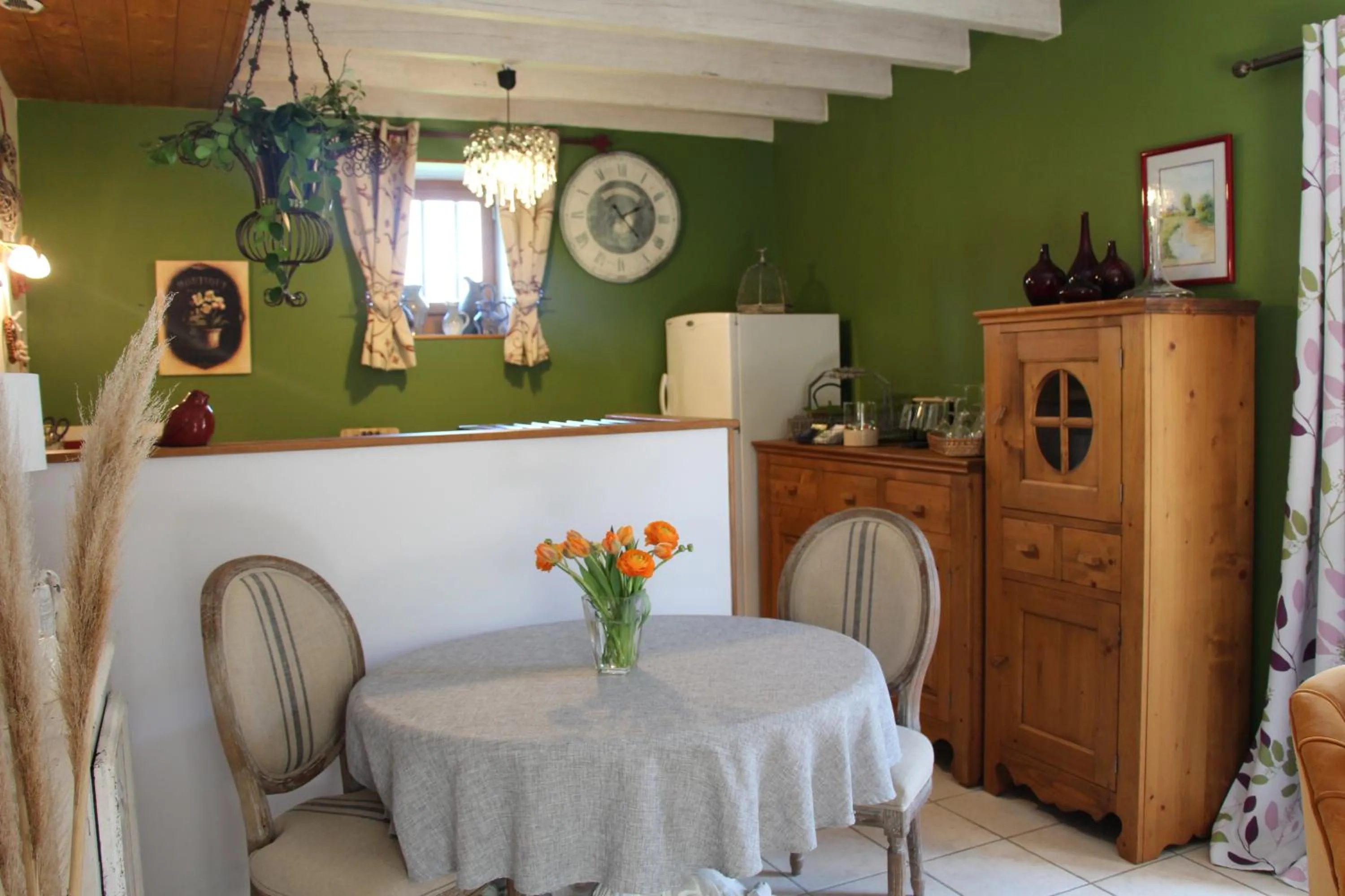 Dining area in Le Clos de la Challangette