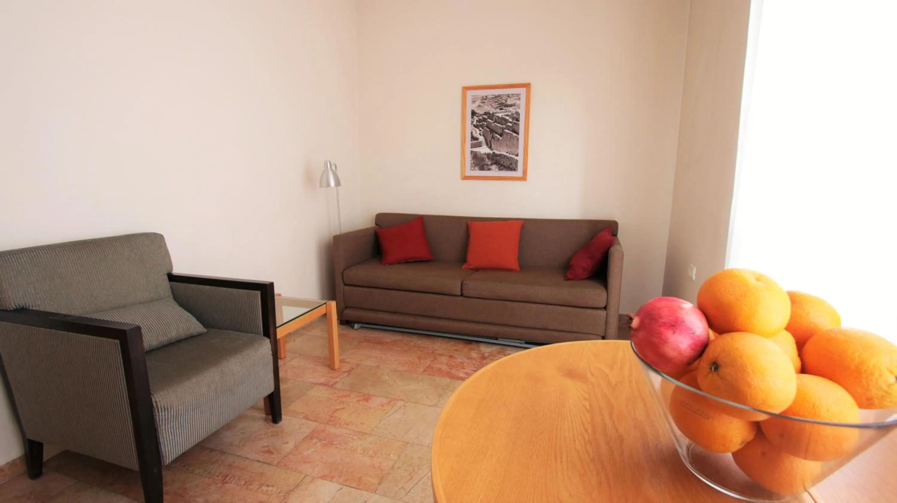 Day in The Market Courtyard - Suites Hotel