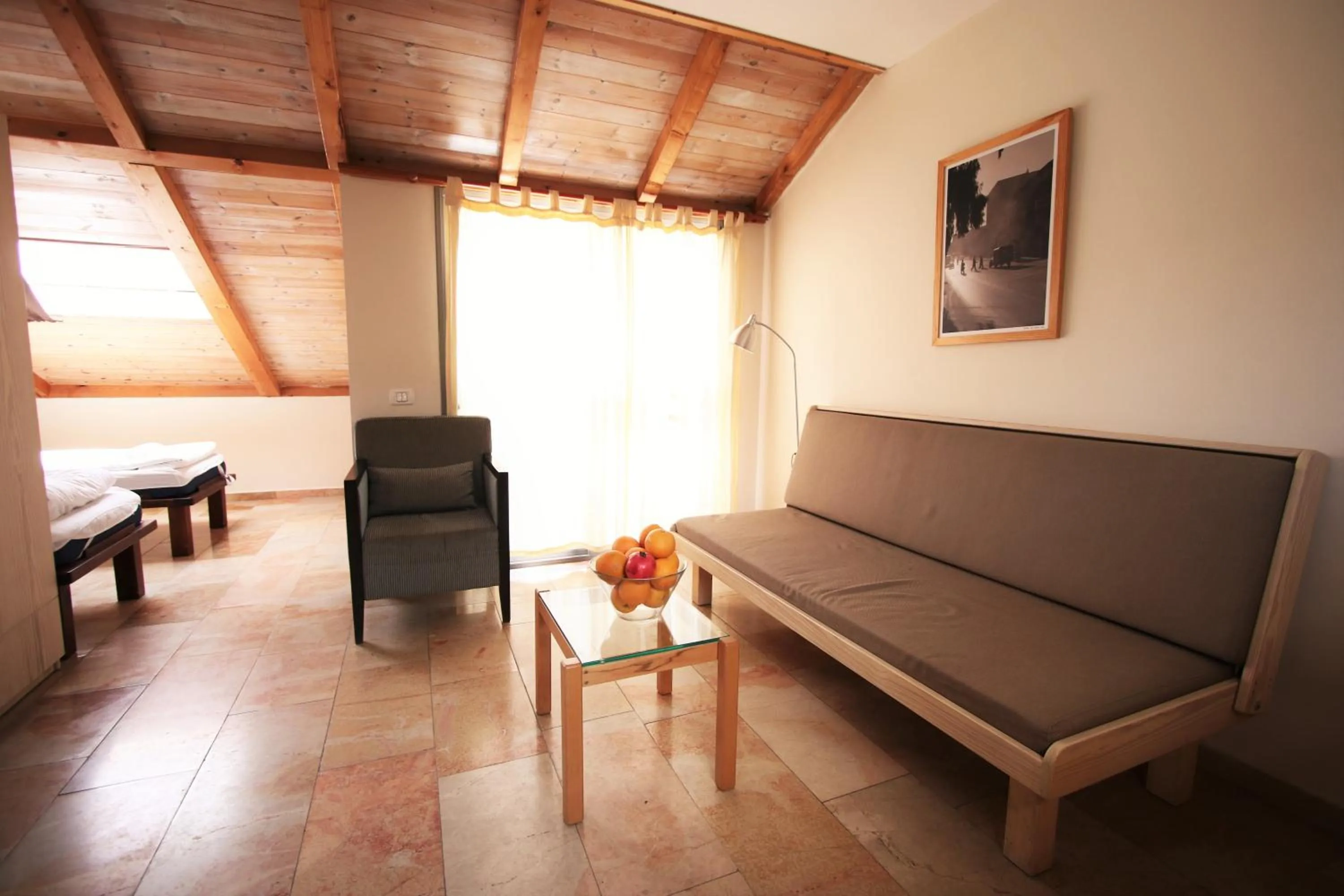 Day in The Market Courtyard - Suites Hotel