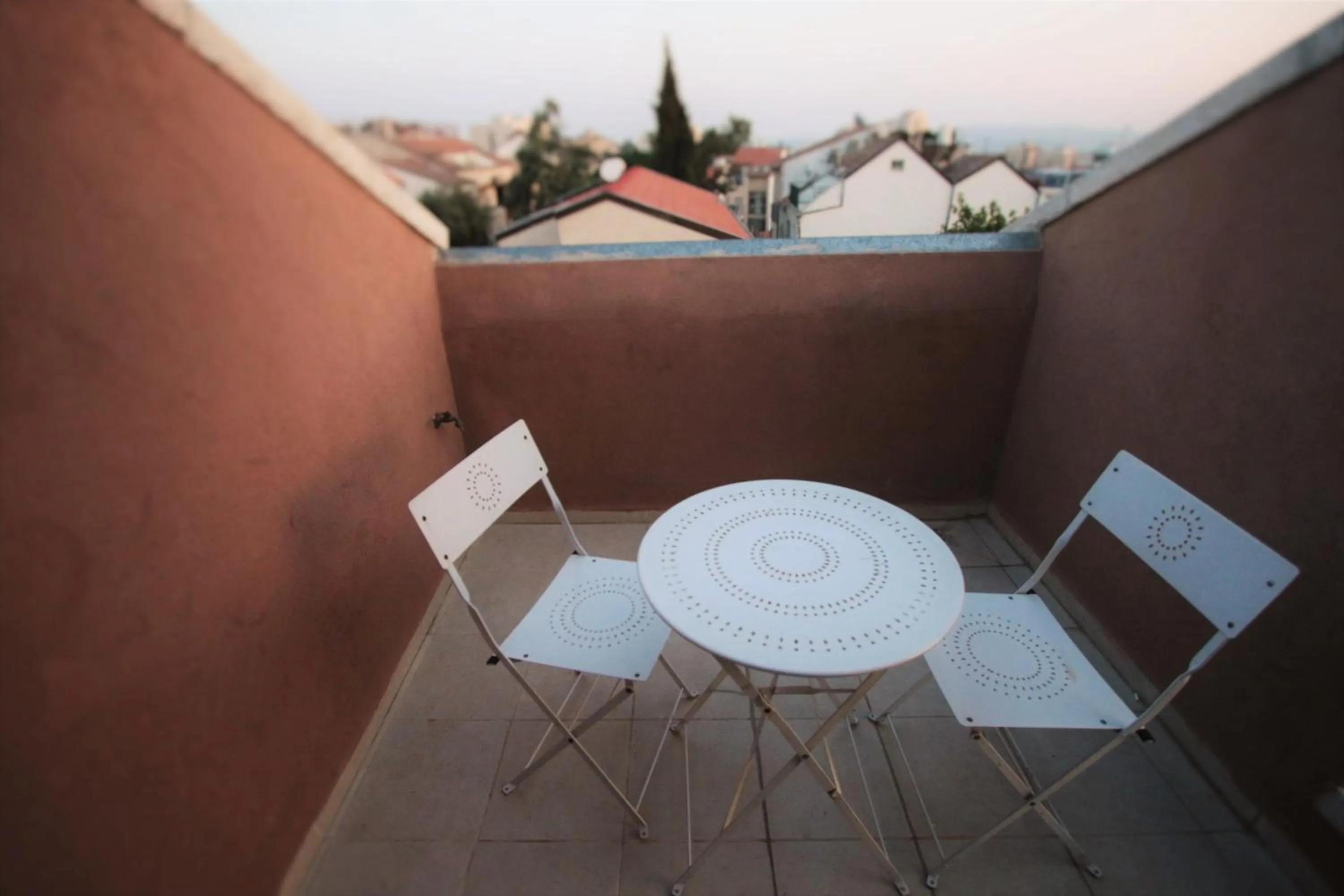 Day in The Market Courtyard - Suites Hotel