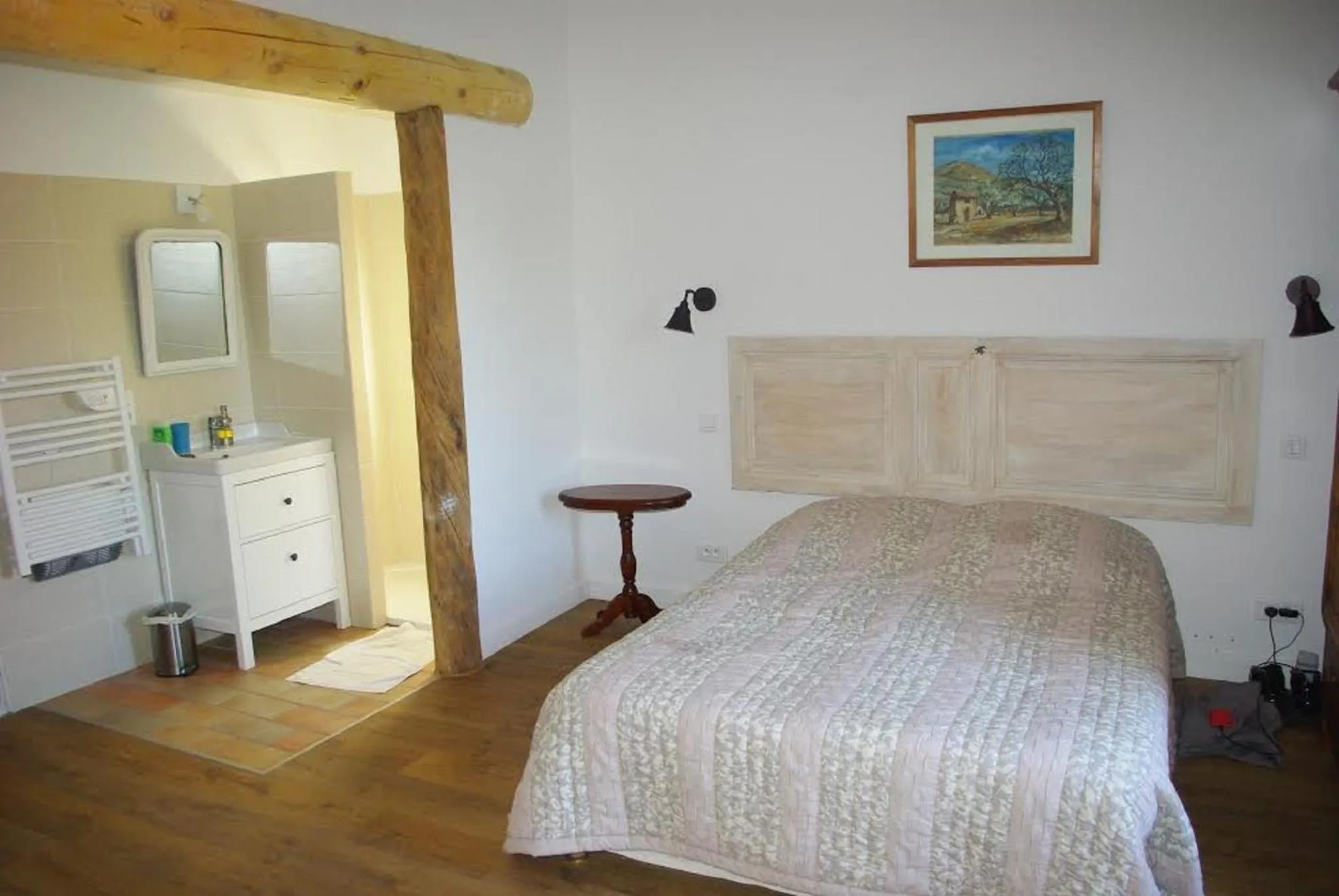 Photo of the whole room in Mas la Vitalis Chambres D'Hôtes