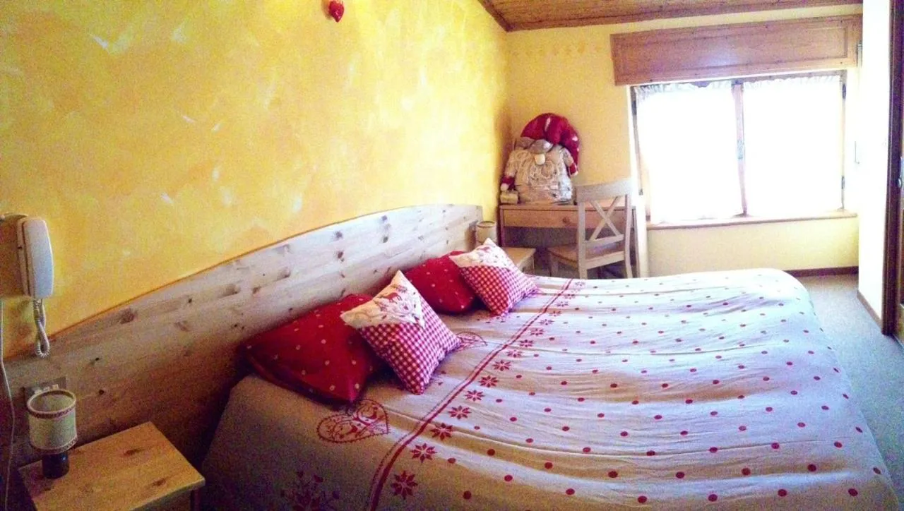 Seating area, Bed in Hotel al Sole