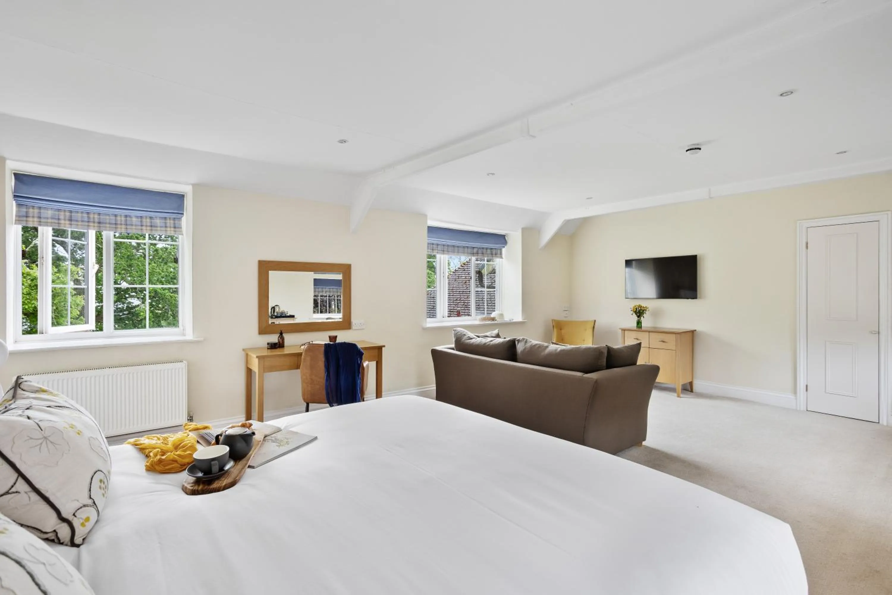 Seating area, Bed in The Mole Resort - Hotel rooms