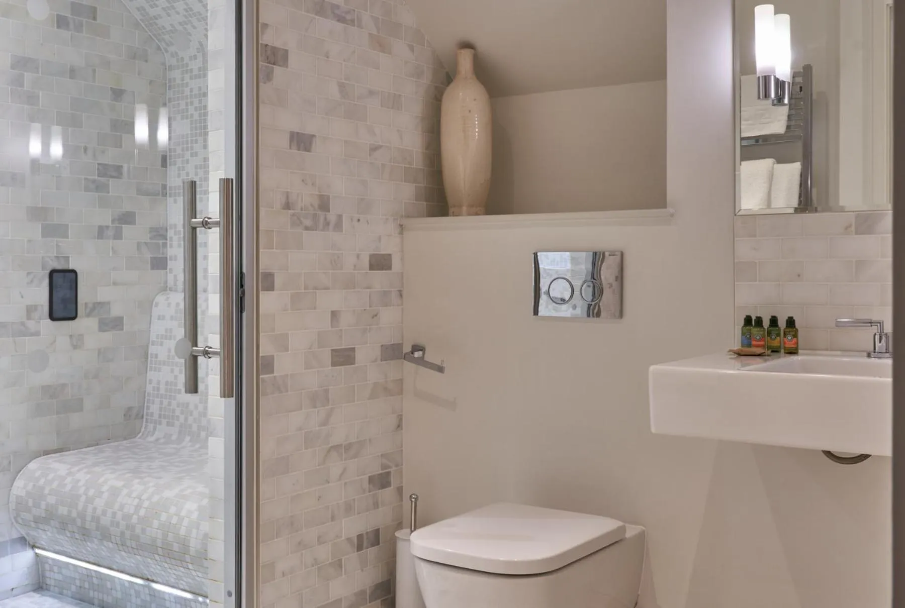 Bathroom in The Mole Resort - Hotel rooms