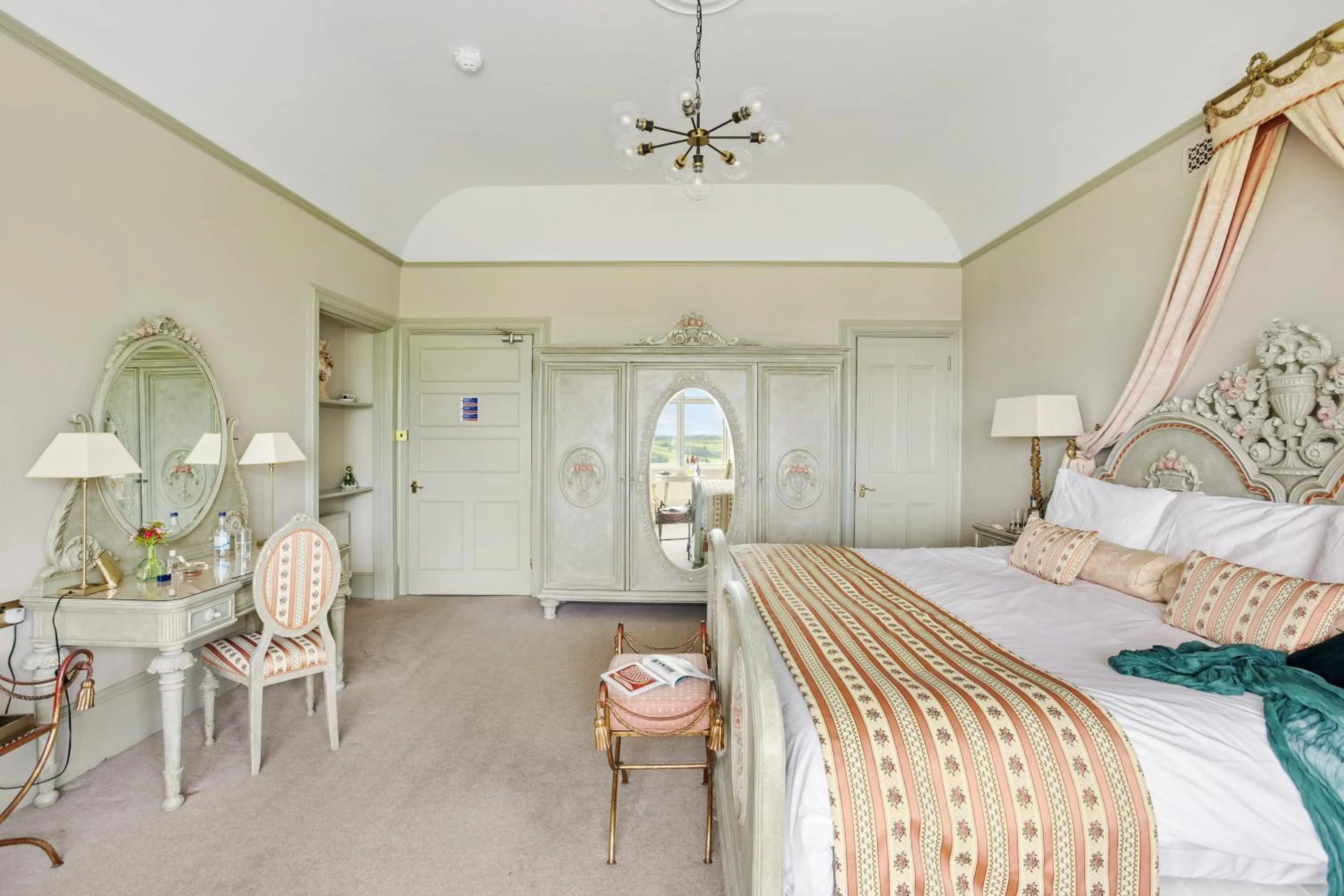 Photo of the whole room, Bed in The Mole Resort - Hotel rooms