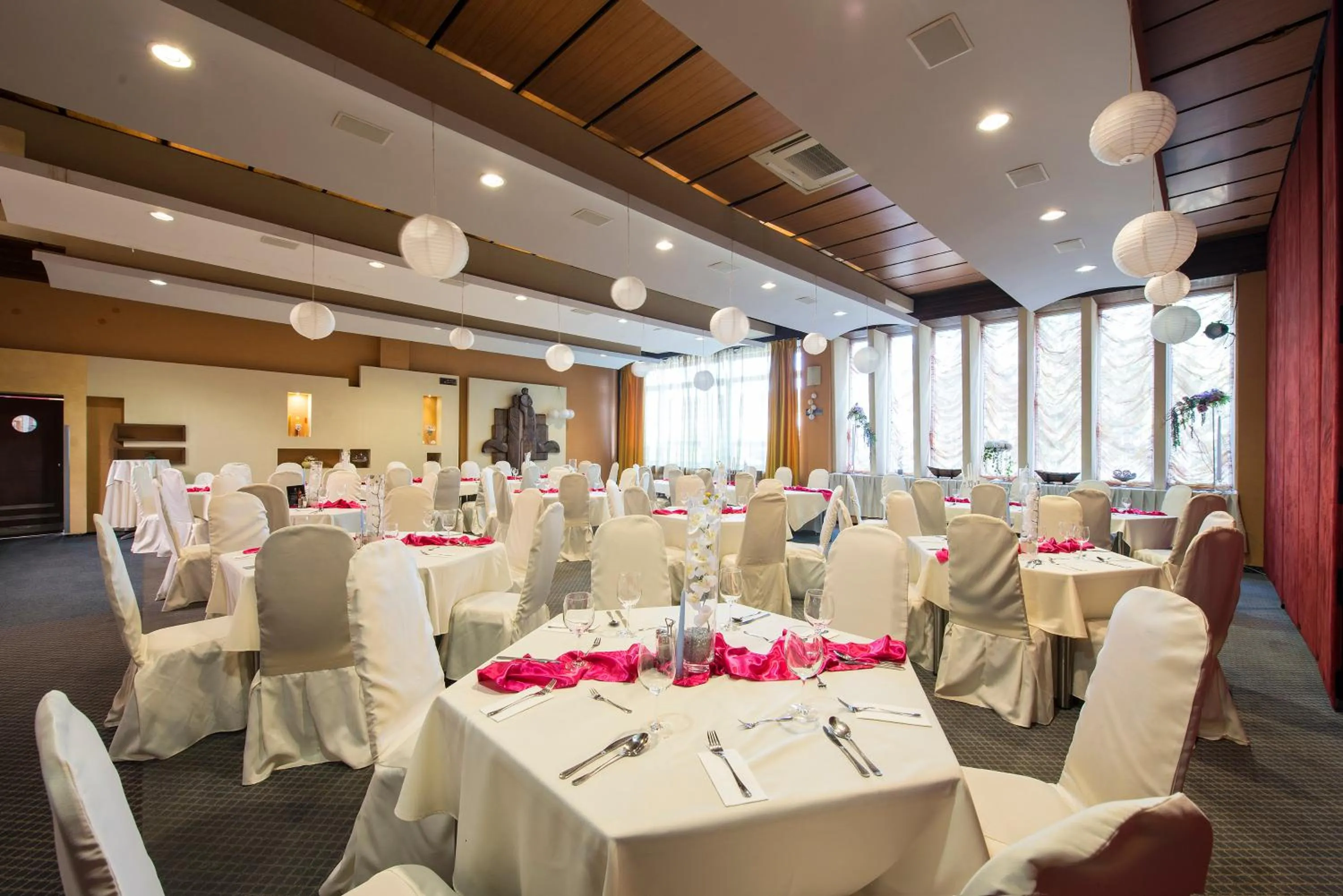 Restaurant/places to eat in Therma Nea Dunajská Streda