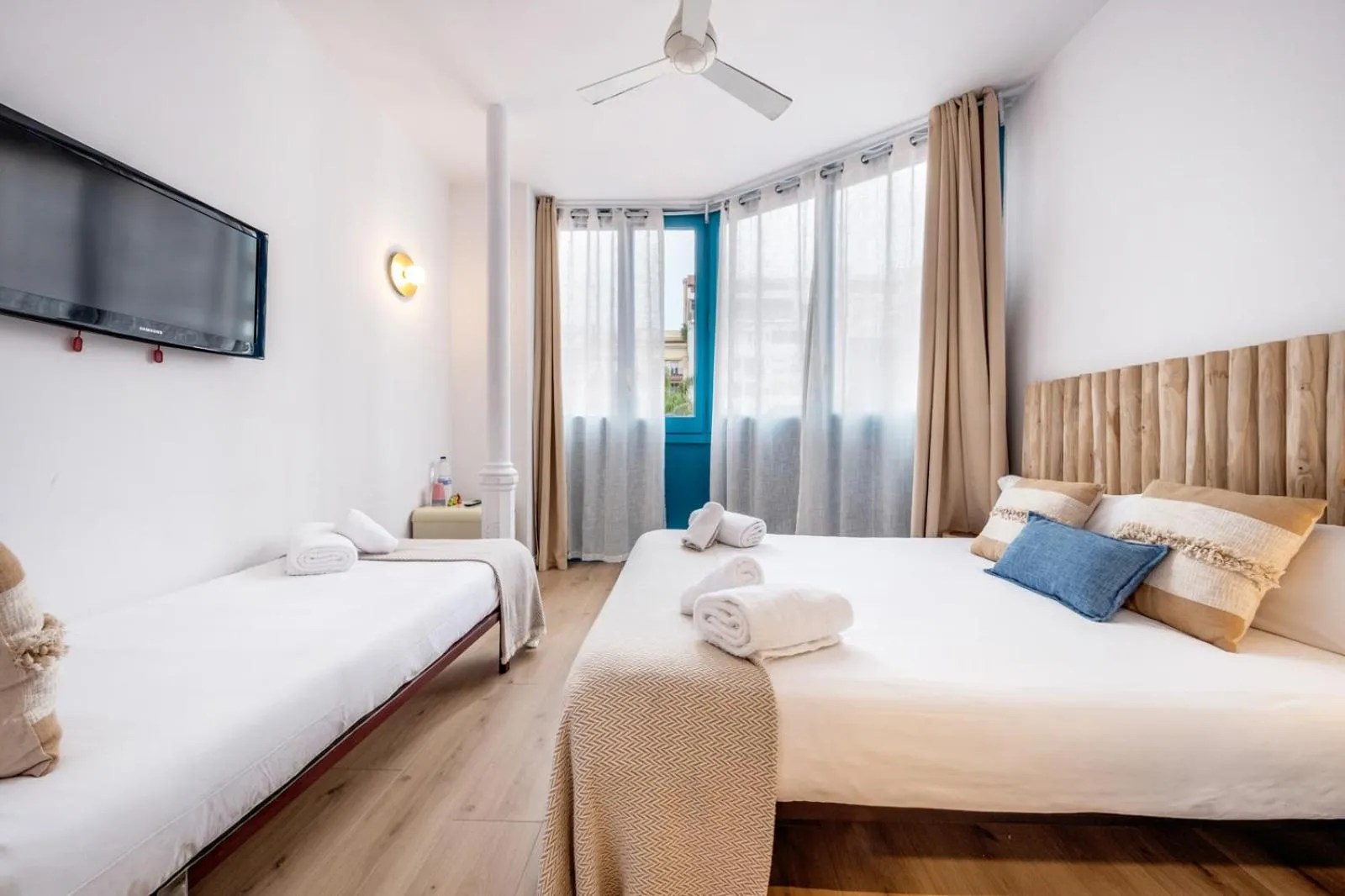 Bedroom, Bed in Hostal Barcelona Centro