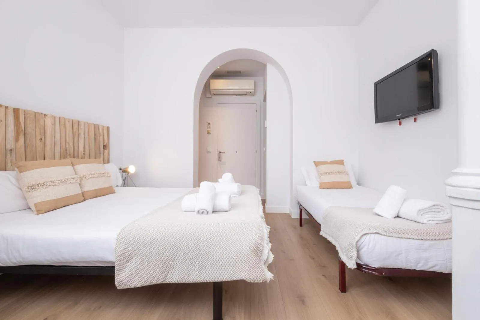 Bedroom, Bed in Hostal Barcelona Centro