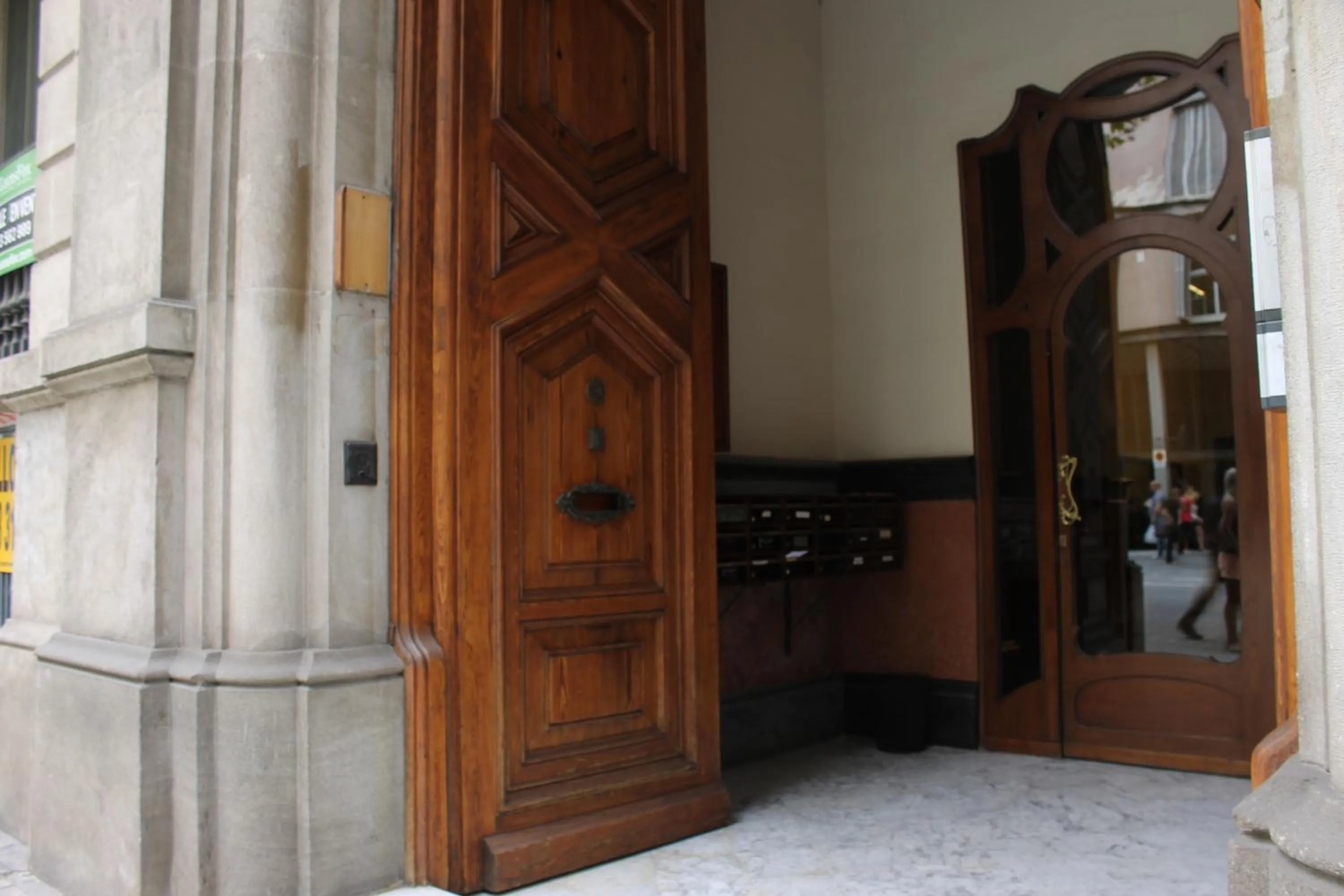 Facade/entrance in Hostal Barcelona Centro