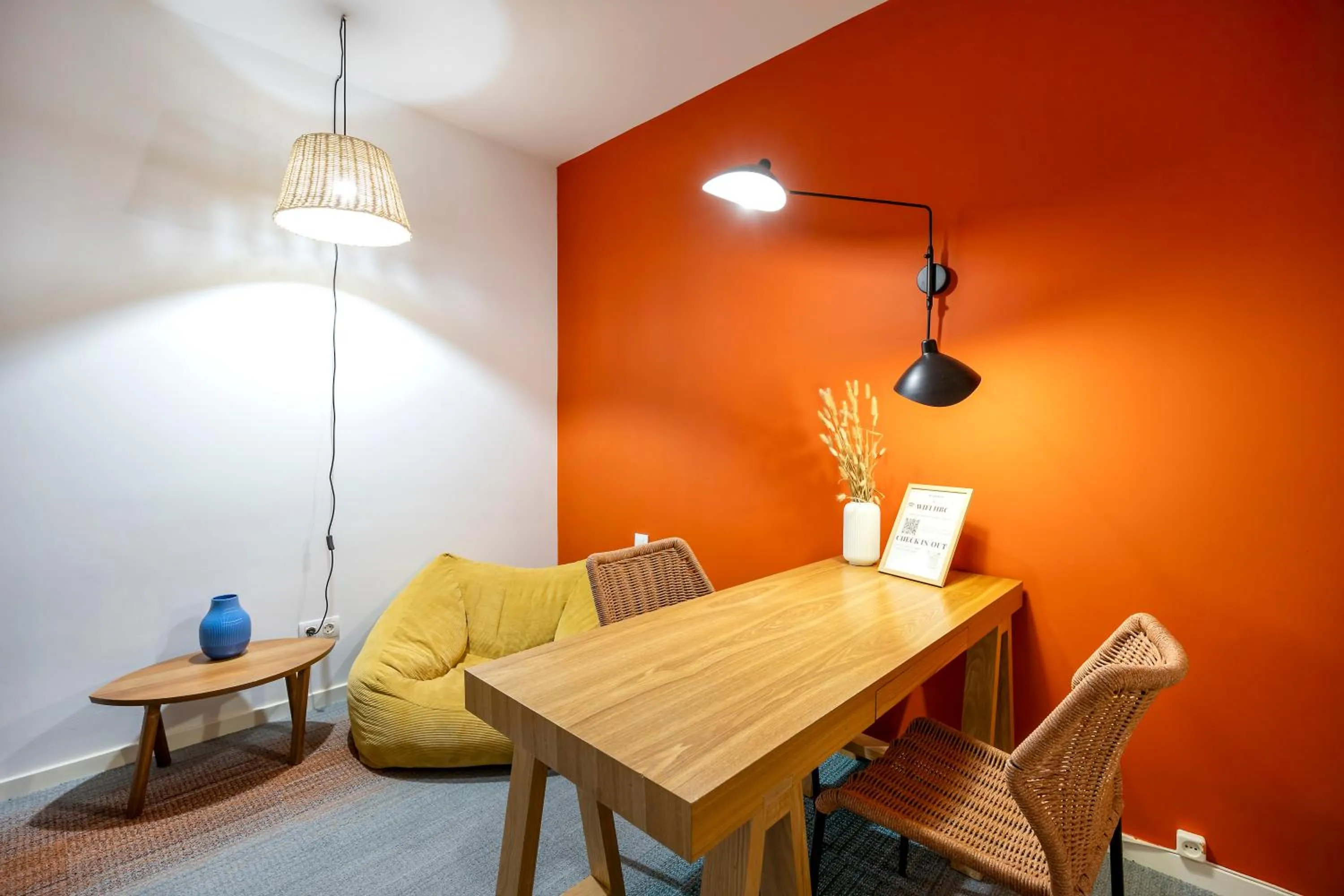 Communal lounge/ TV room in Hostal Barcelona Centro