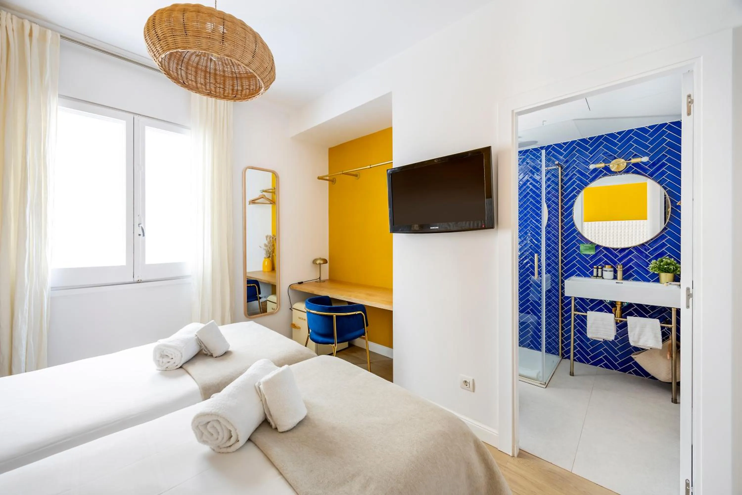 Photo of the whole room, Bed in Hostal Barcelona Centro