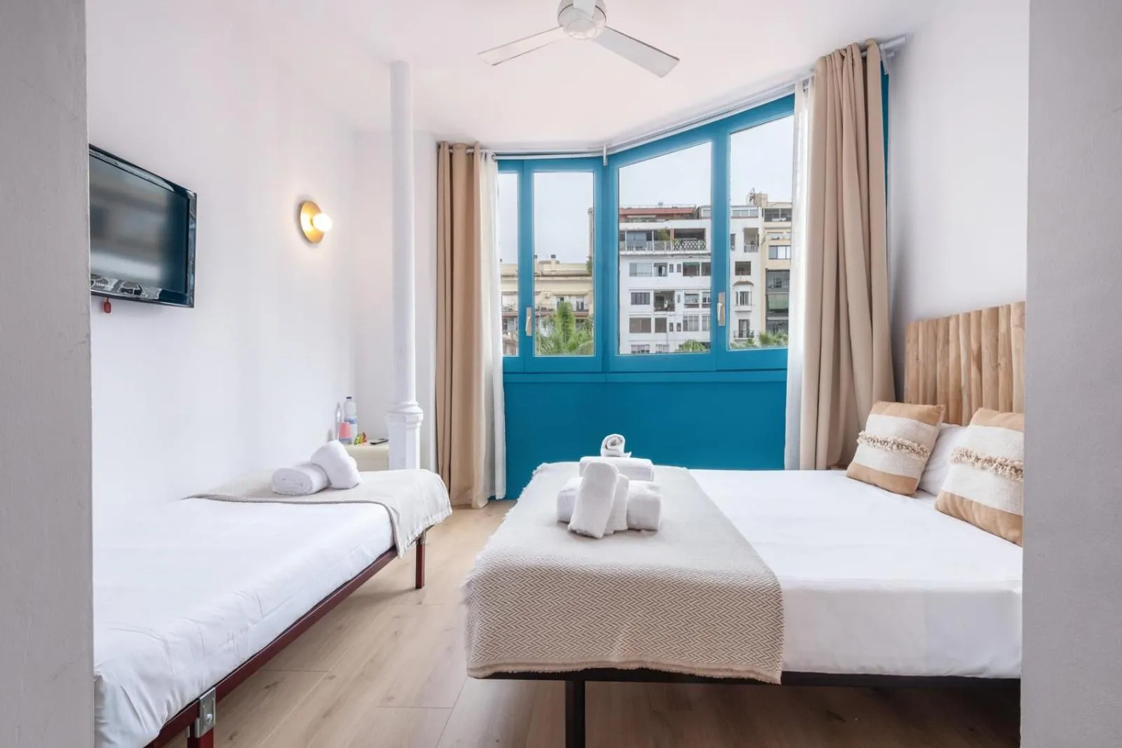 Bedroom, Bed in Hostal Barcelona Centro