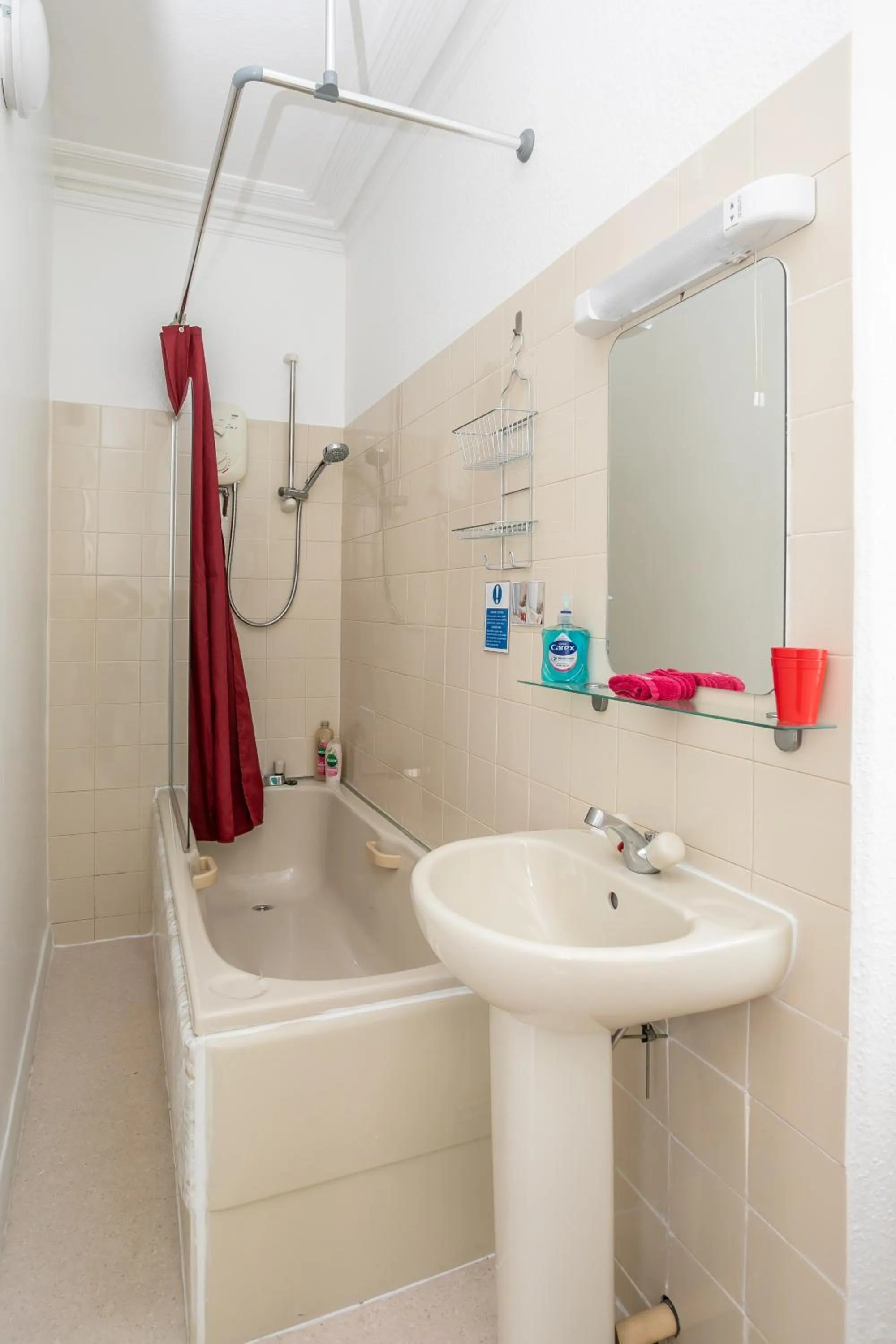 Shower in Elim Bank Guest House