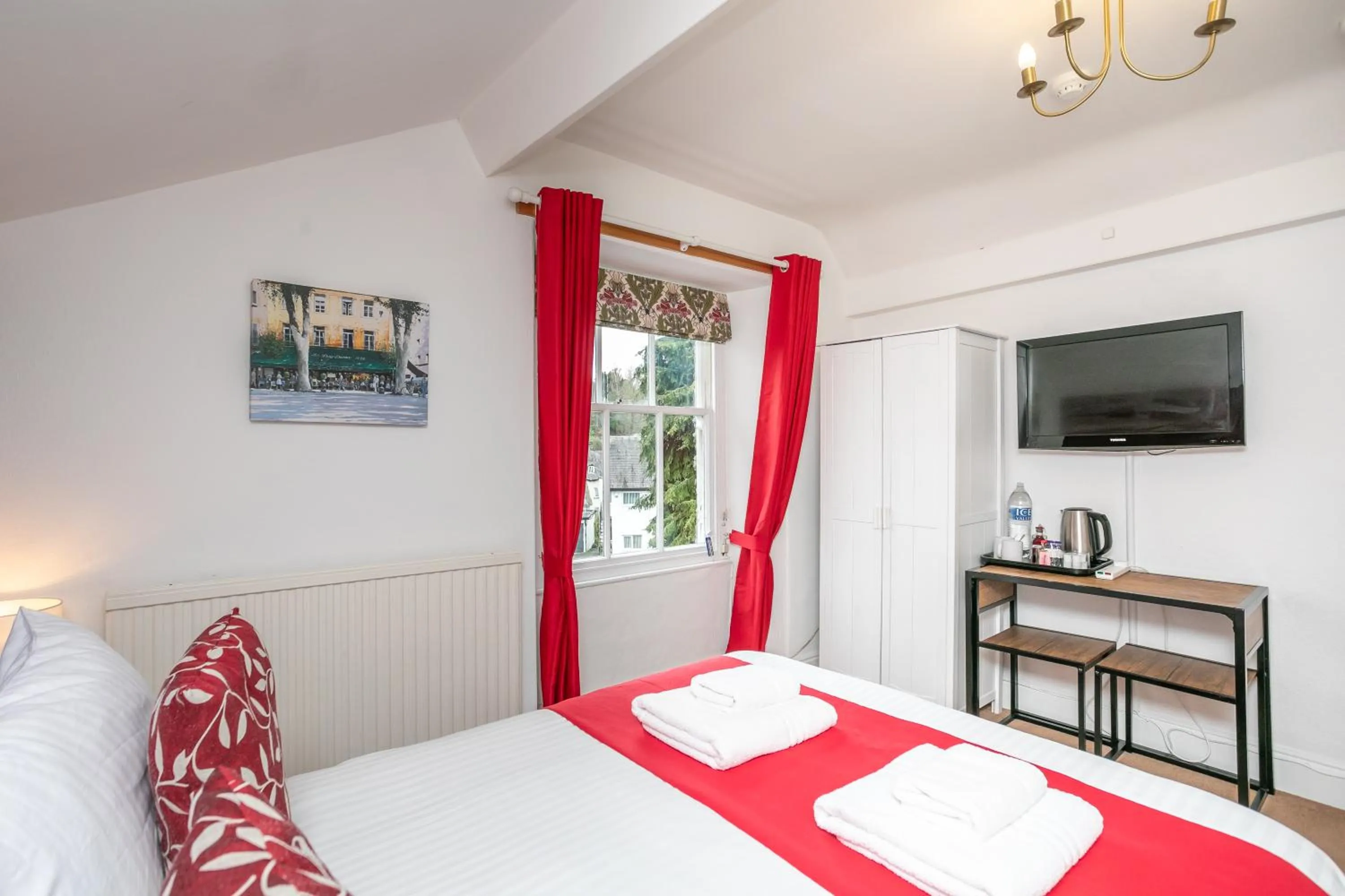 Shower, Bed in Elim Bank Guest House