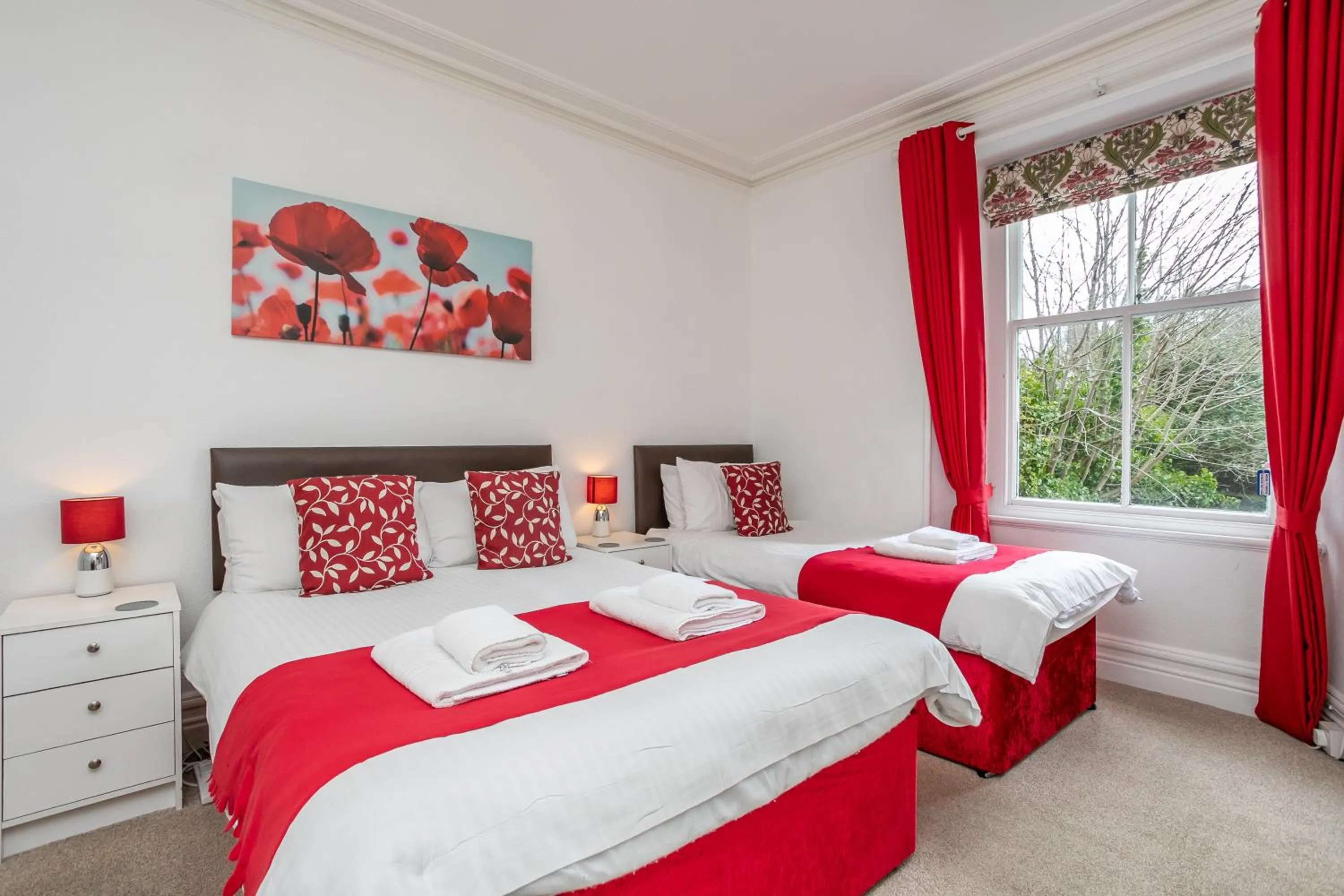 Shower, Bed in Elim Bank Guest House