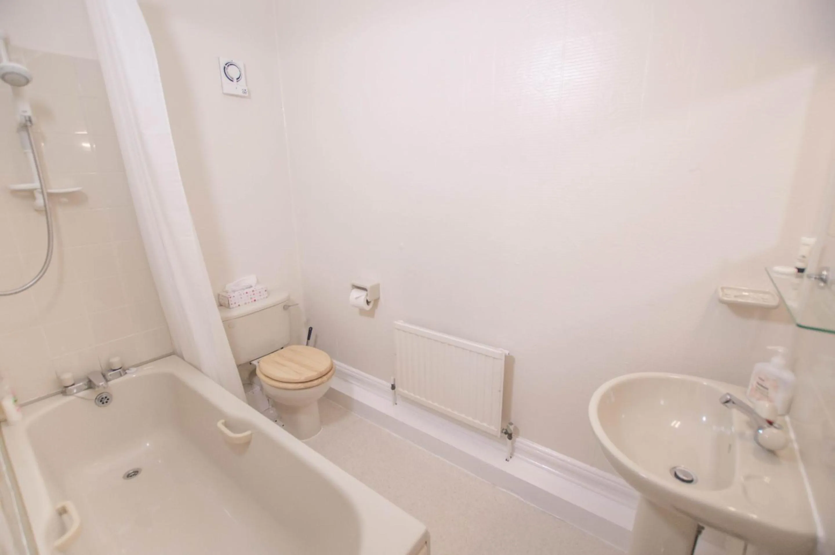 Bathroom in Elim Bank Guest House