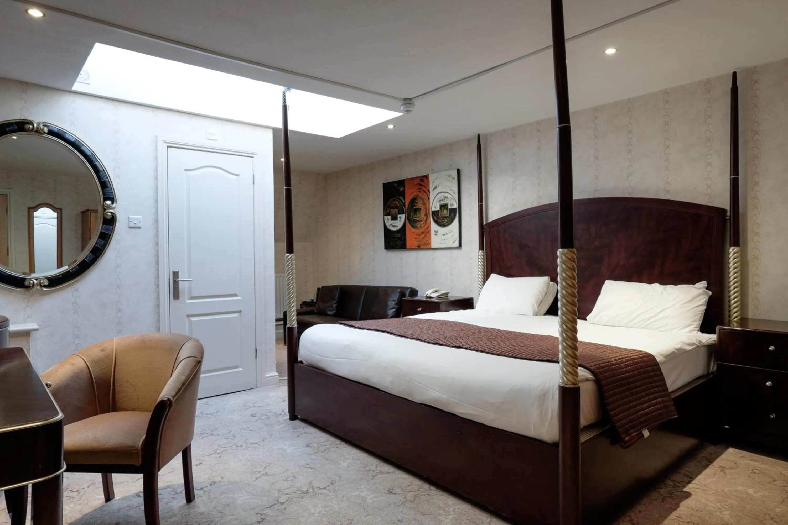 Bedroom, Bed in The Cathedral Hotel