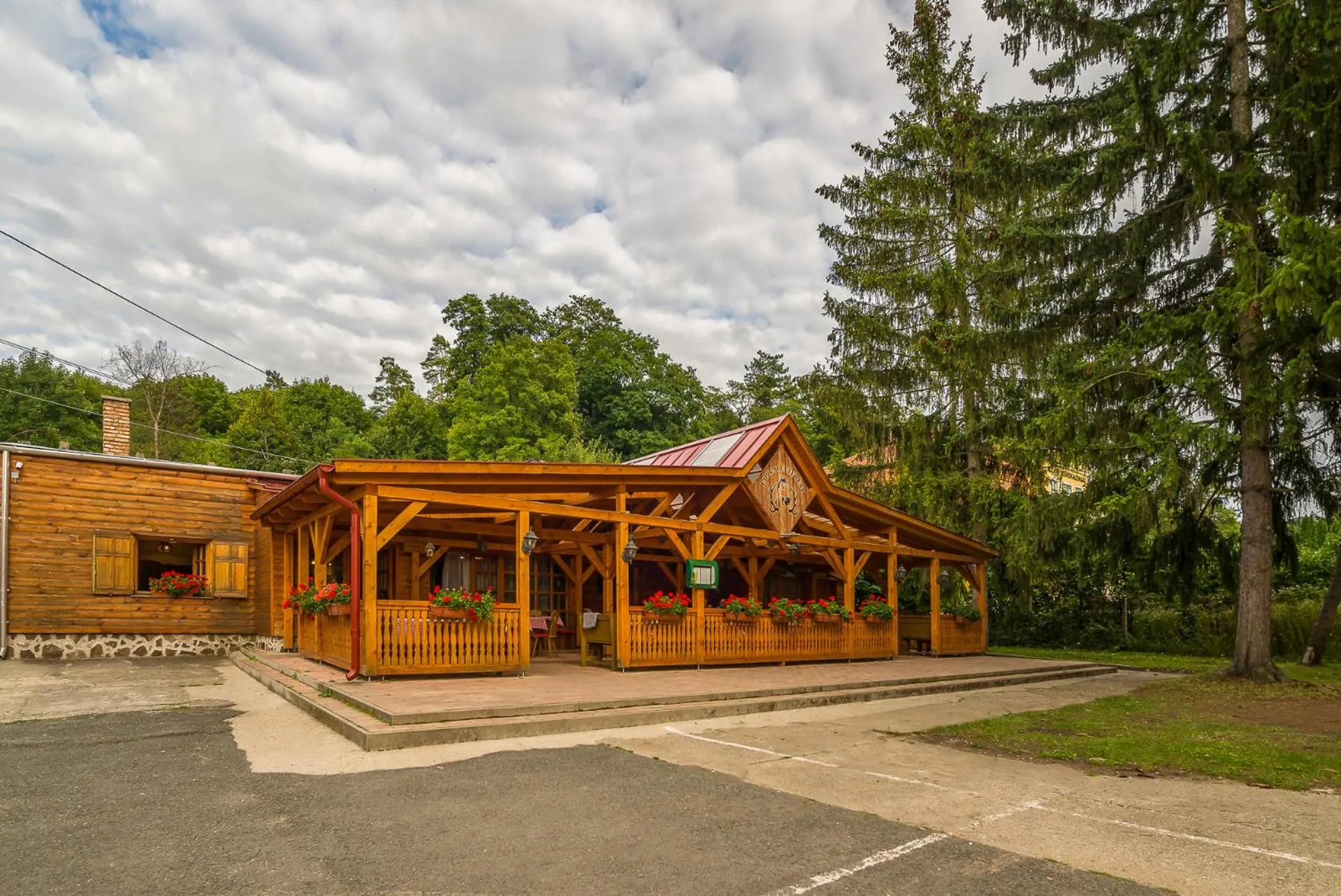Restaurant/places to eat in Lipicai Hotel és Étterem