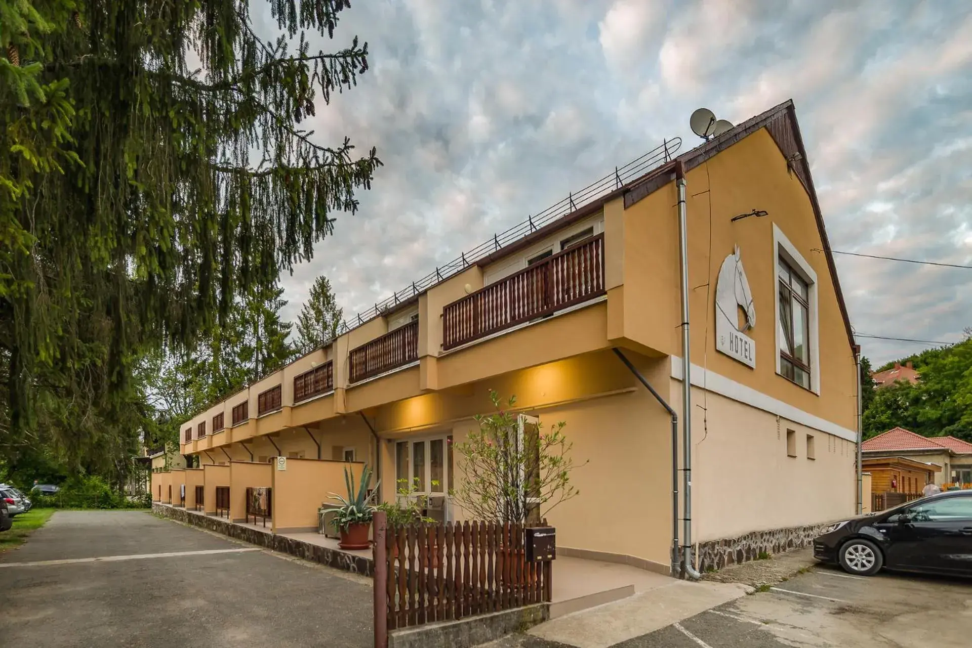 Lipicai Hotel és Étterem Lipicai Hotel és Étterem