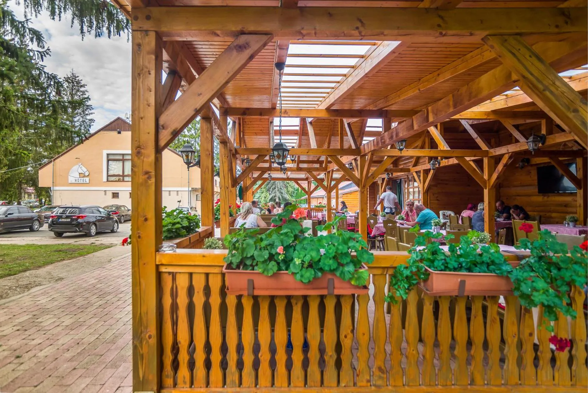 Restaurant/places to eat in Lipicai Hotel és Étterem