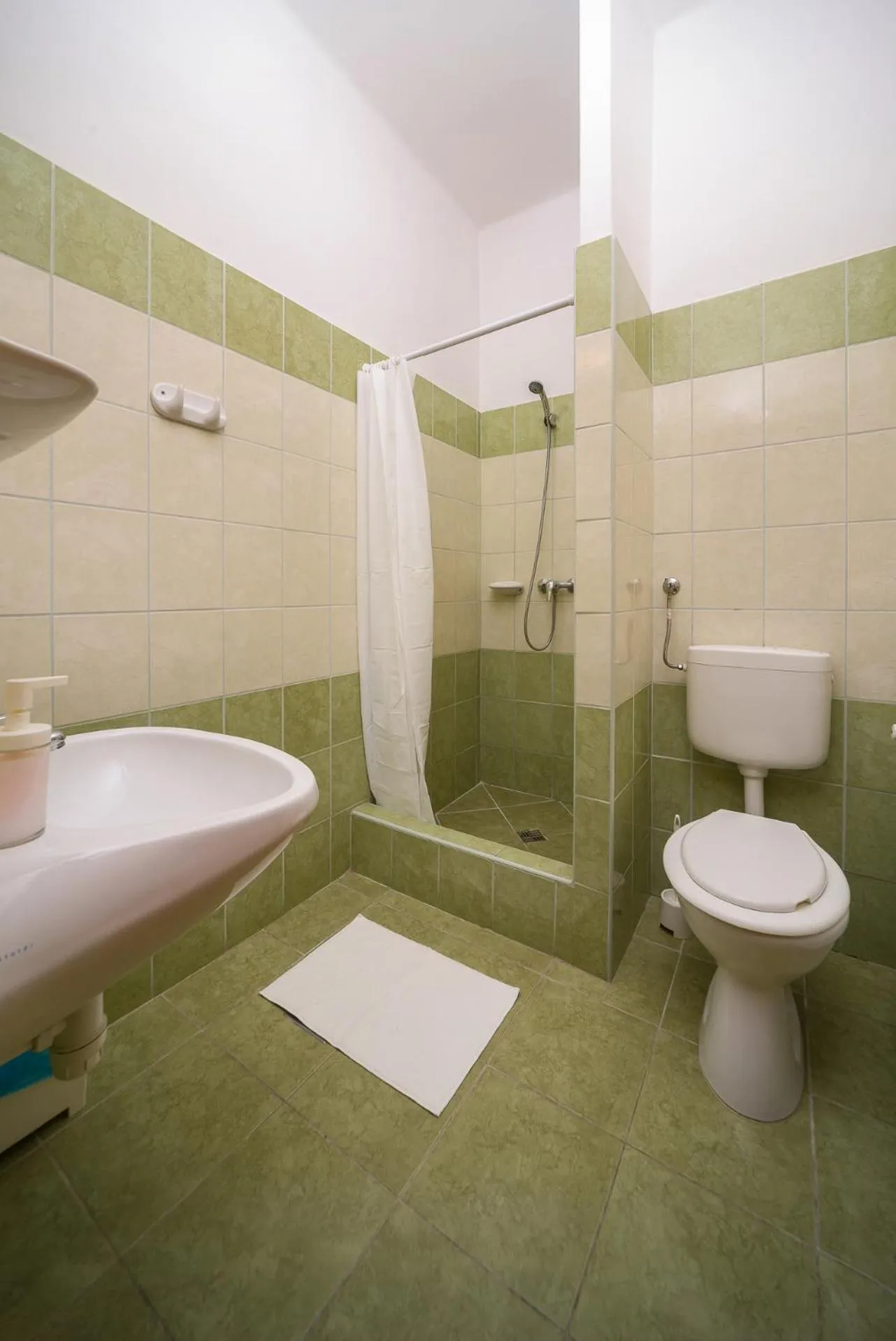 Bathroom in Lipicai Hotel és Étterem