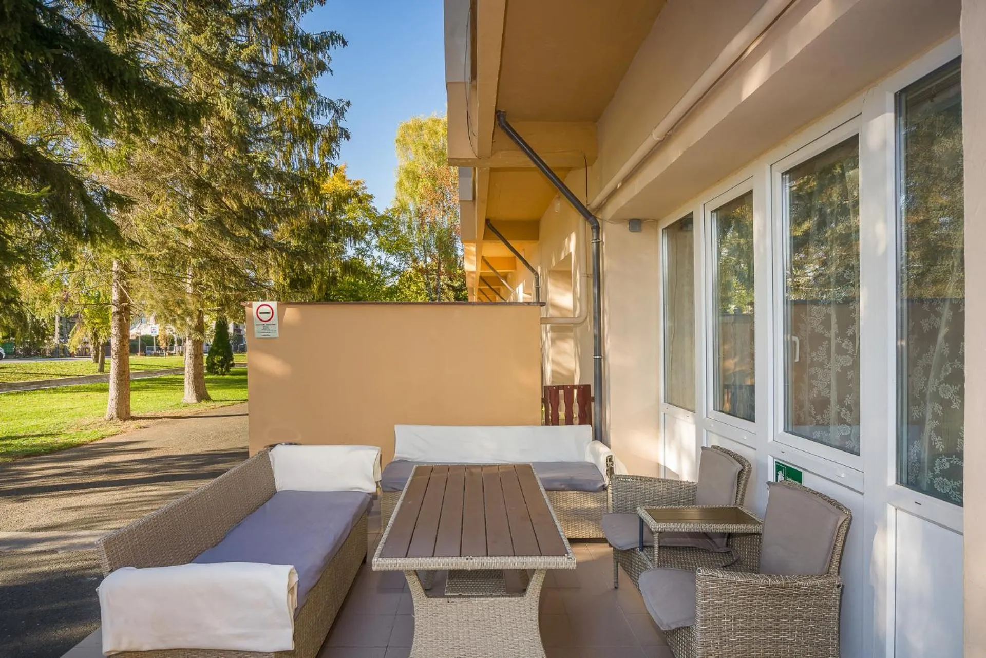 Patio in Lipicai Hotel és Étterem