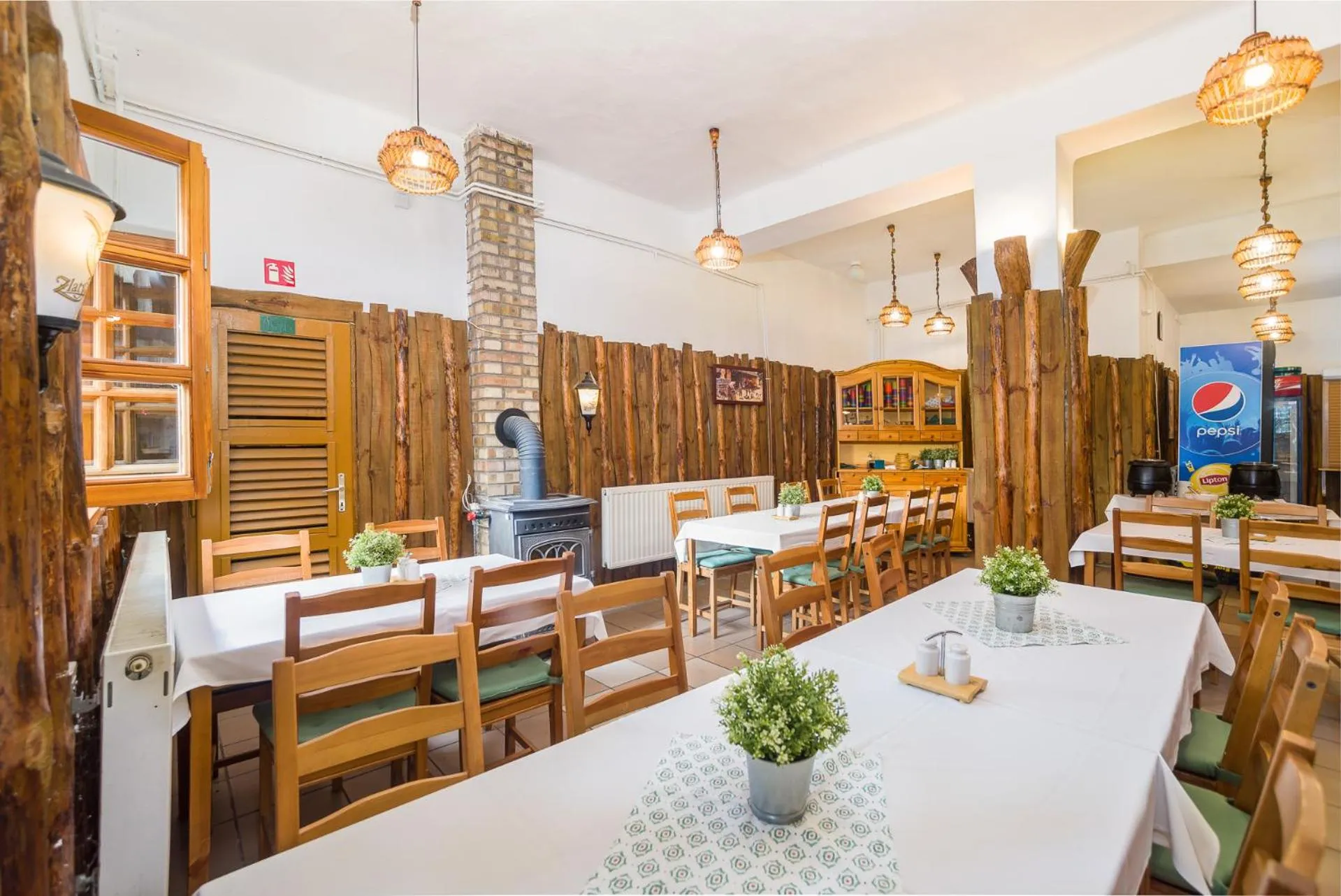 Restaurant/places to eat in Lipicai Hotel és Étterem