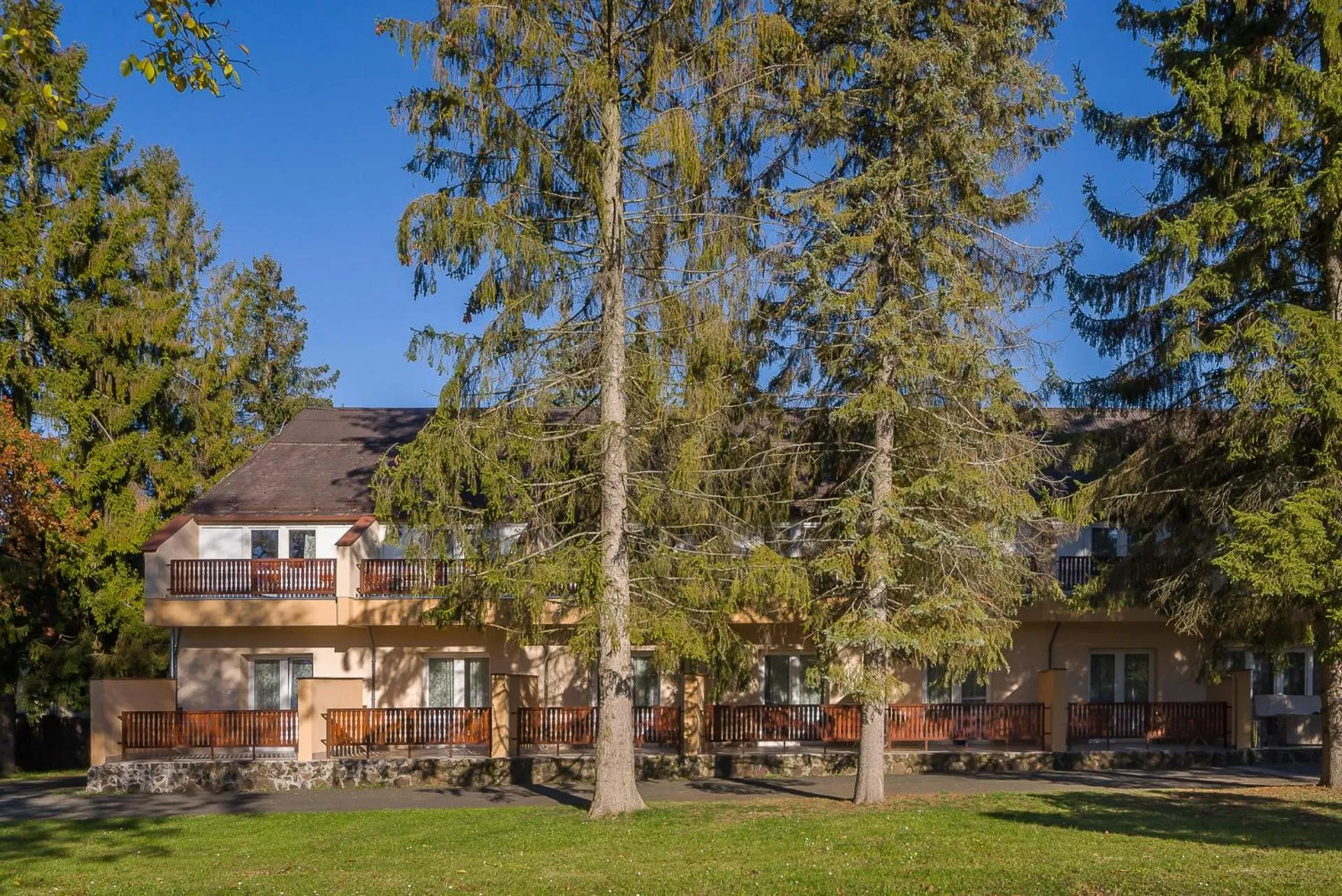 Property building in Lipicai Hotel és Étterem