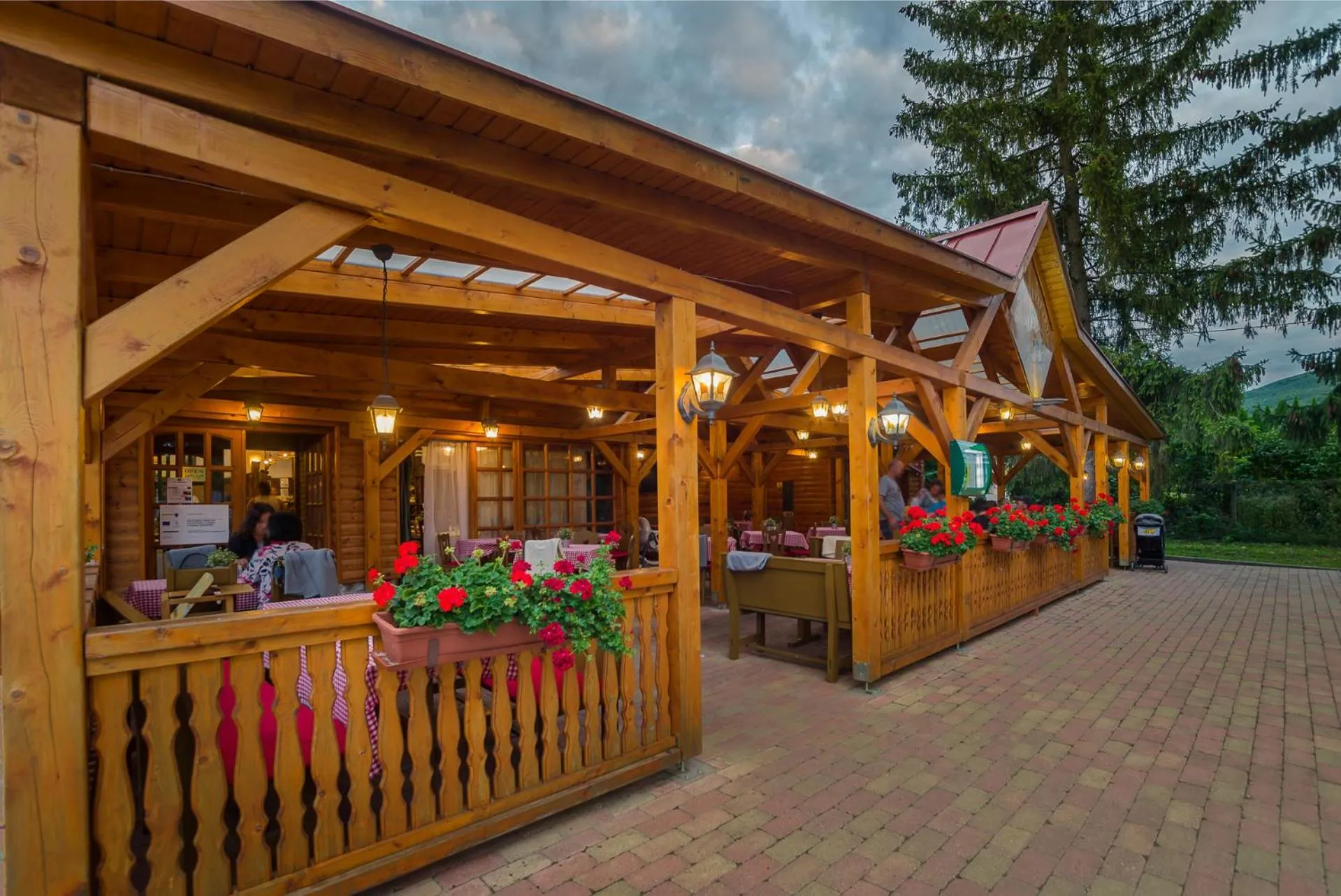 Restaurant/places to eat in Lipicai Hotel és Étterem